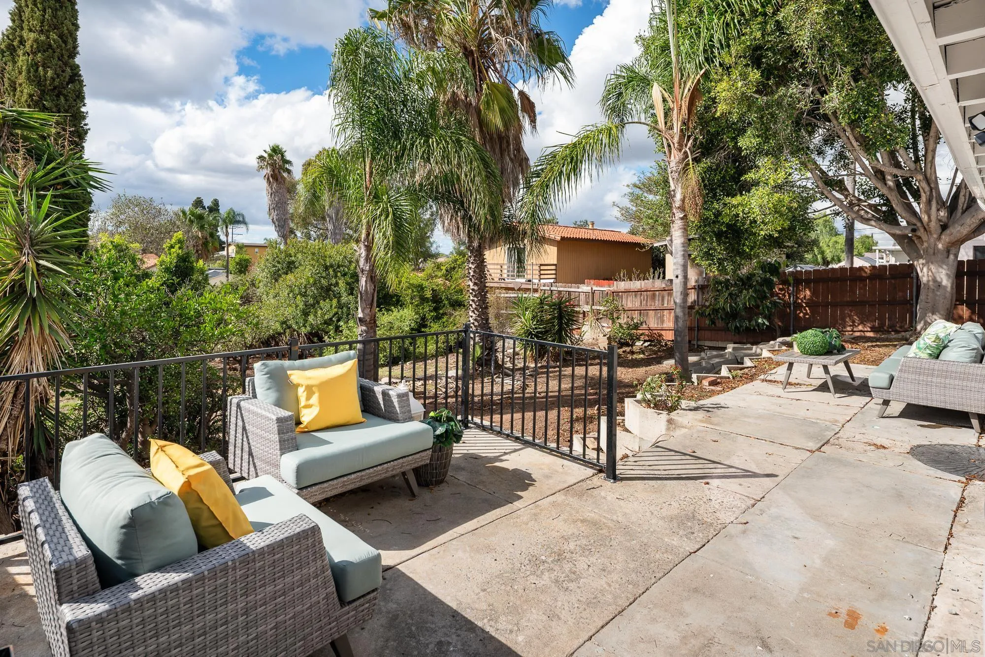 https://cdn.realtyfeed.com/cdn/127/260025678/5dc493cc6316e6ef5208304e0cdd85fc.webp