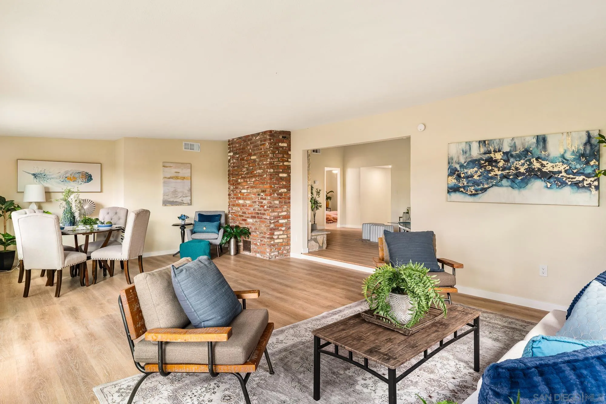https://cdn.realtyfeed.com/cdn/127/260025678/9ebad17a48e9487936988f2a3f1de4f9.webp