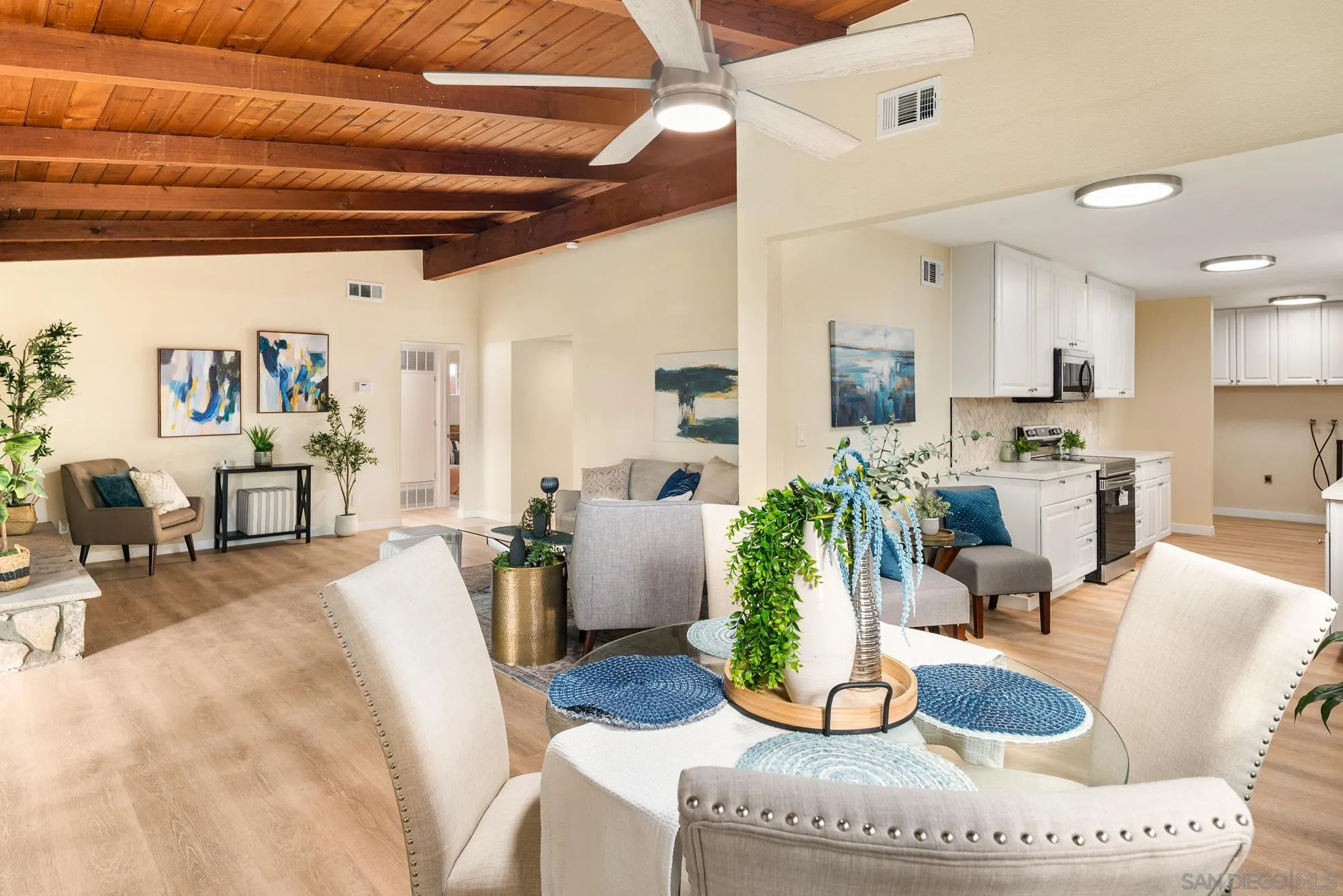 https://cdn.realtyfeed.com/cdn/127/260025678/d960b16c38f1da9d5ed9446c79c2b26a.webp