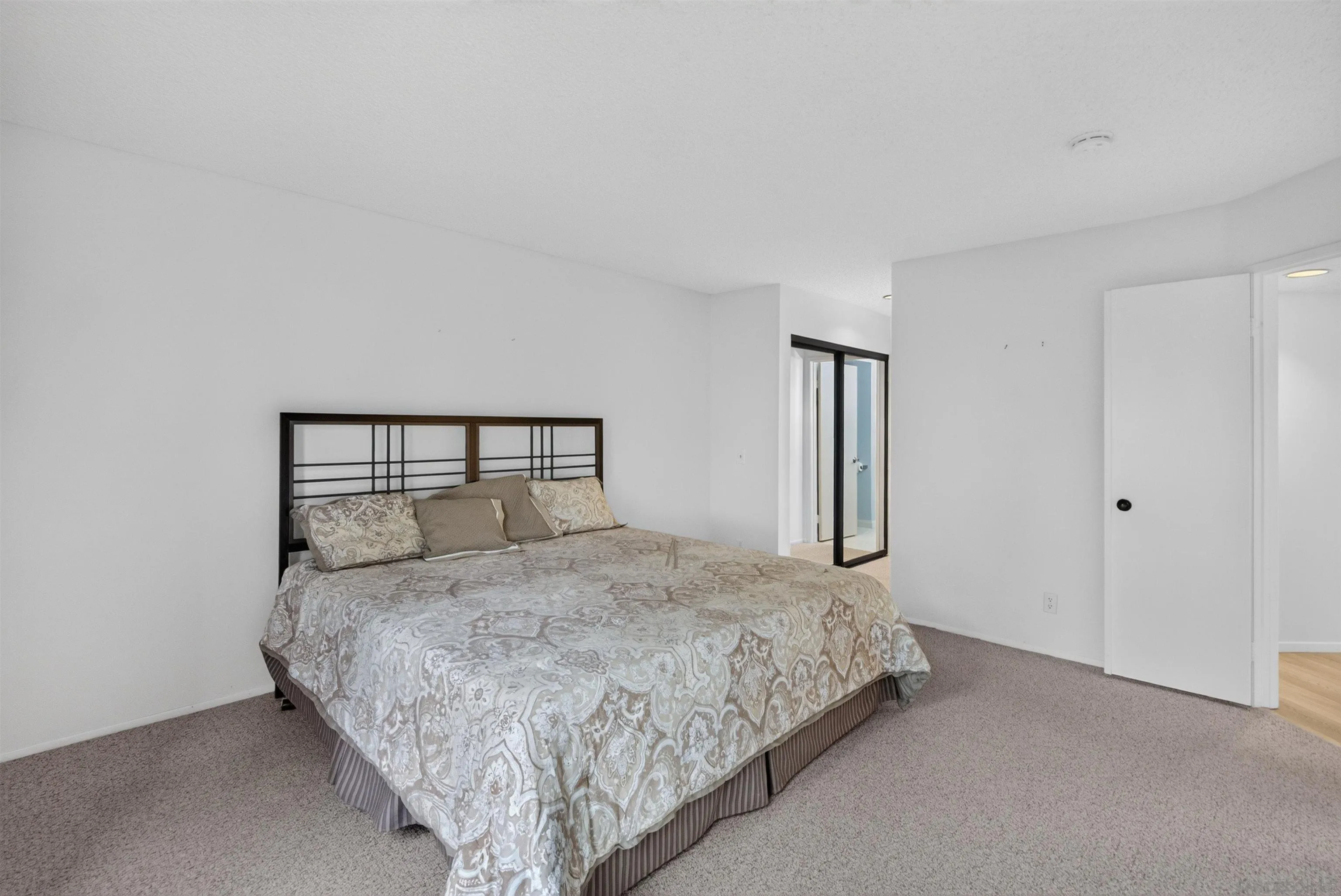 7255 Navajo C340, San Diego, CA 92119
