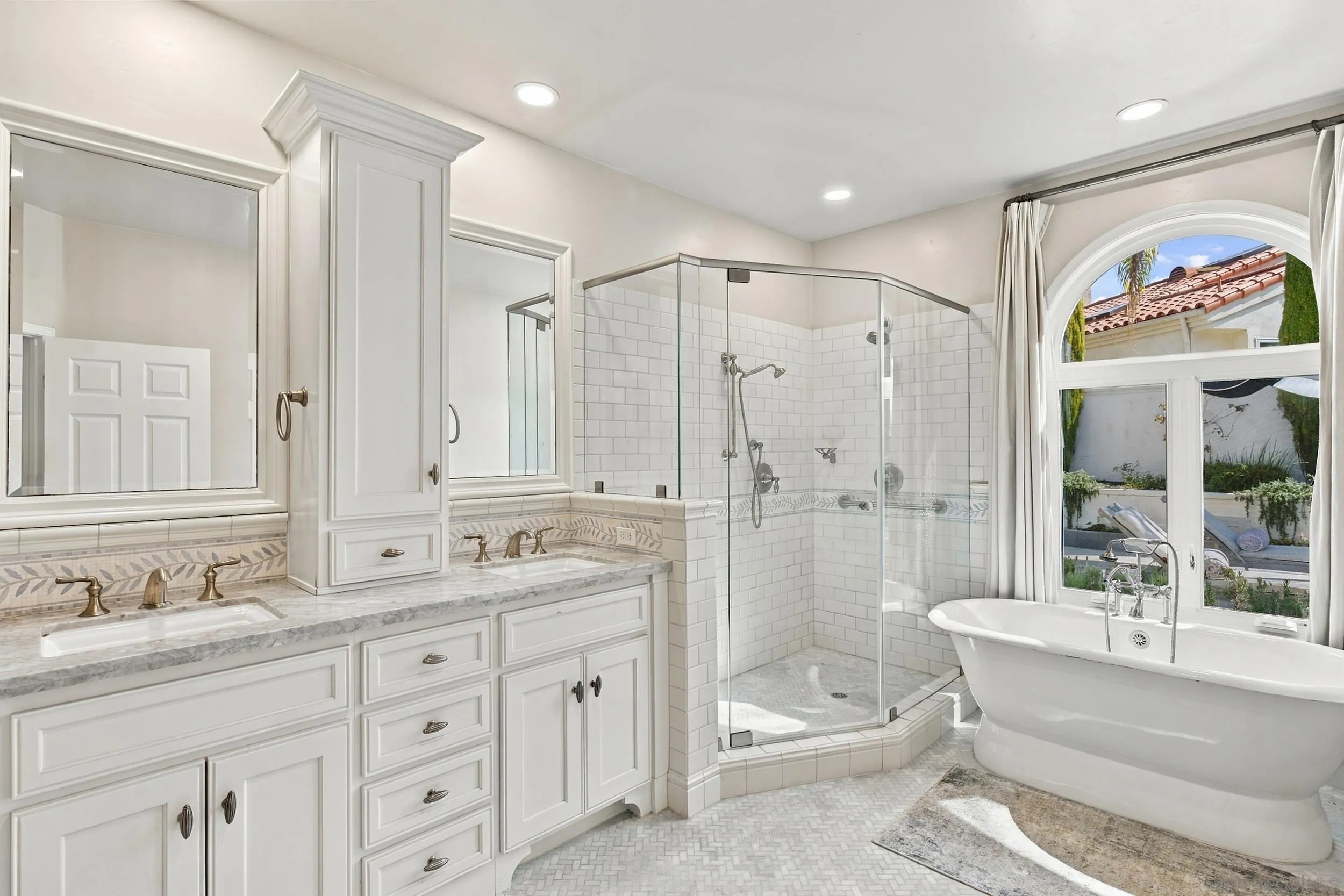 https://cdn.realtyfeed.com/cdn/127/260025683/342545592d1ceaf5132cddeeaa7dd482.webp