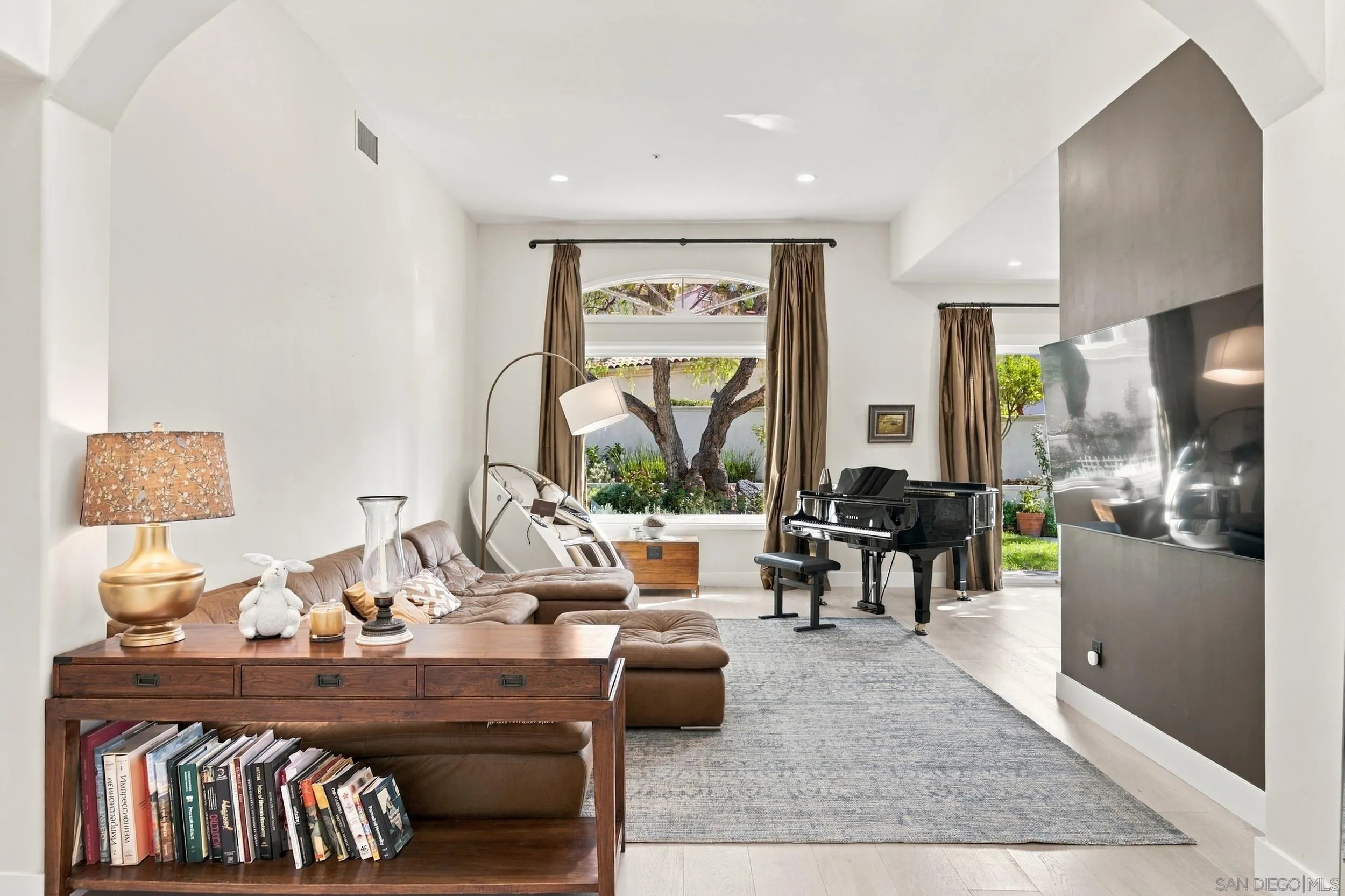 https://cdn.realtyfeed.com/cdn/127/260025683/3f8aa598ce81cc7db7191c3bd55e06b4.webp