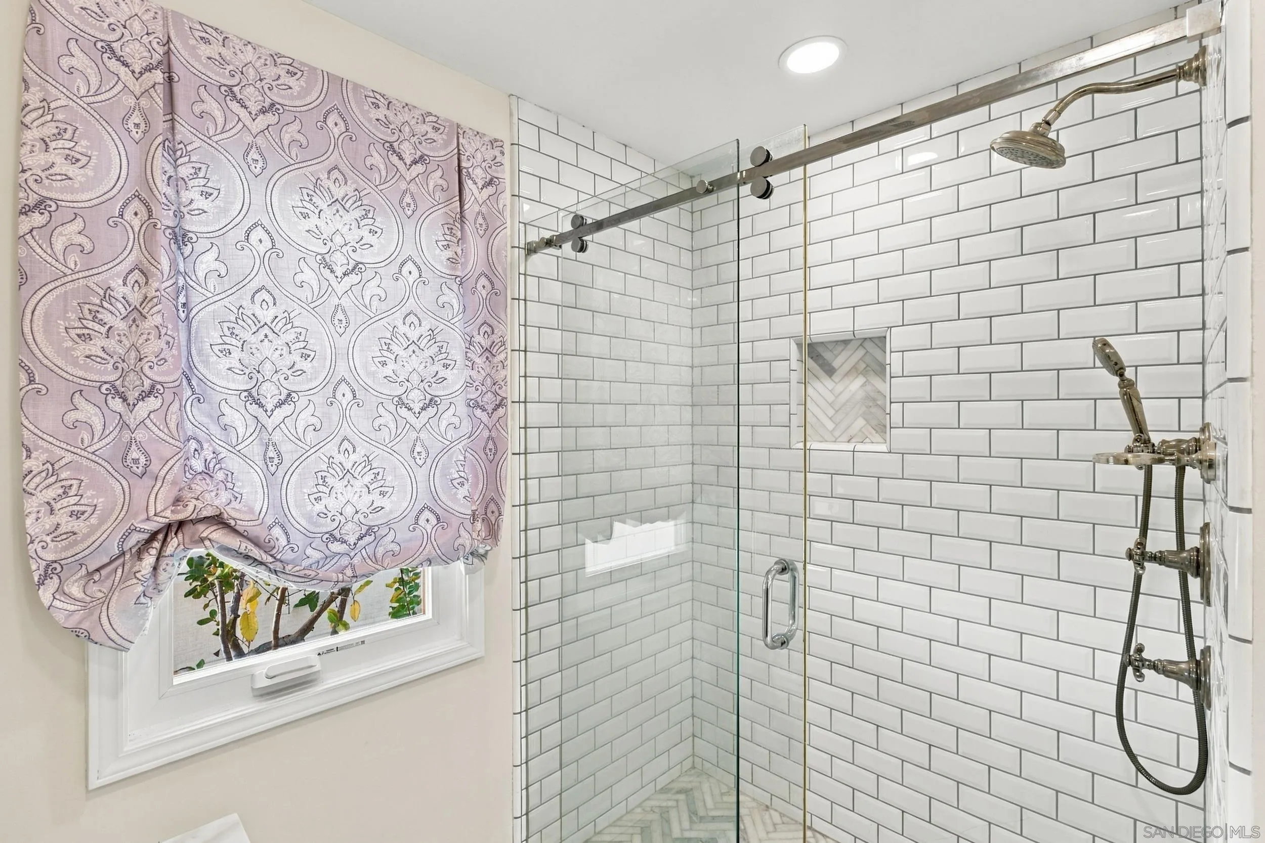https://cdn.realtyfeed.com/cdn/127/260025683/5aa38f26fe023e3ac17434c60bdf85d3.webp