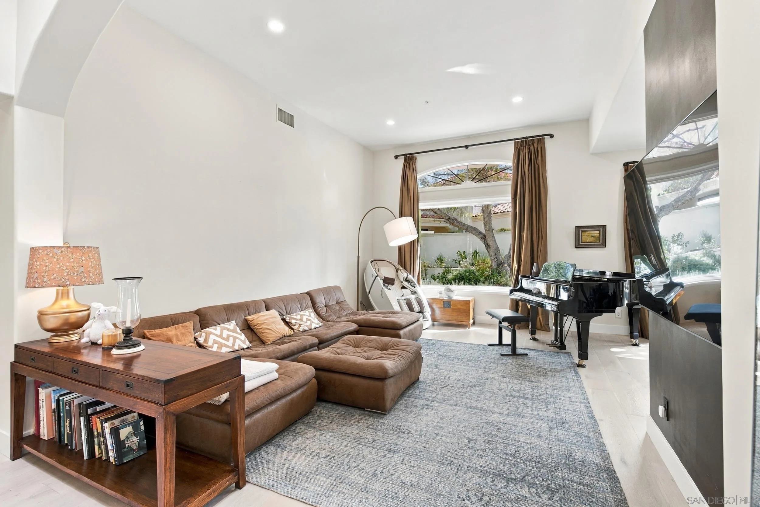 https://cdn.realtyfeed.com/cdn/127/260025683/afb4a64e2d672fb455a922f324043514.webp