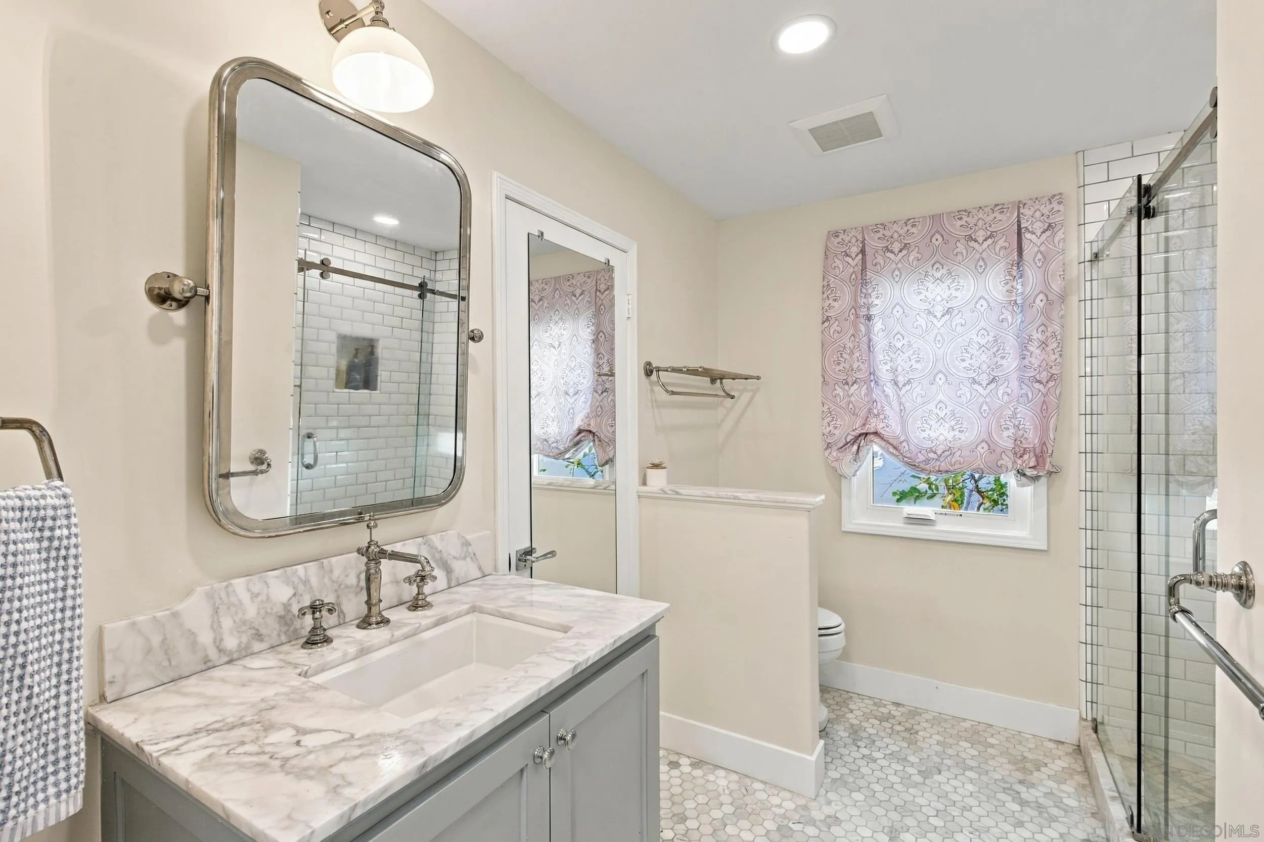 https://cdn.realtyfeed.com/cdn/127/260025683/b44670778fe2f7f390a4c193540a8341.webp