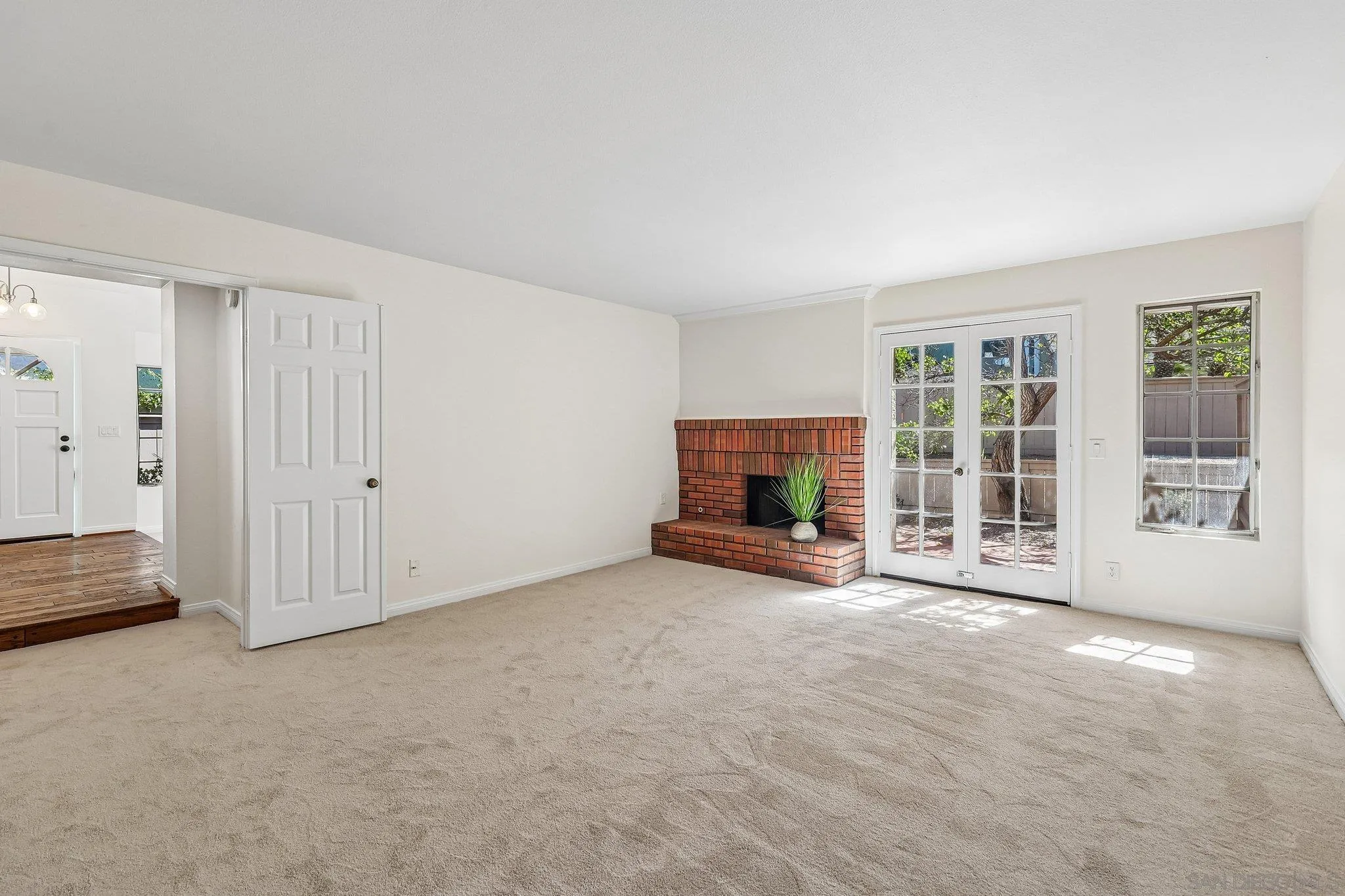 https://cdn.realtyfeed.com/cdn/127/260025685/49bb4467eb74656cc3a3f39c35f801be.webp