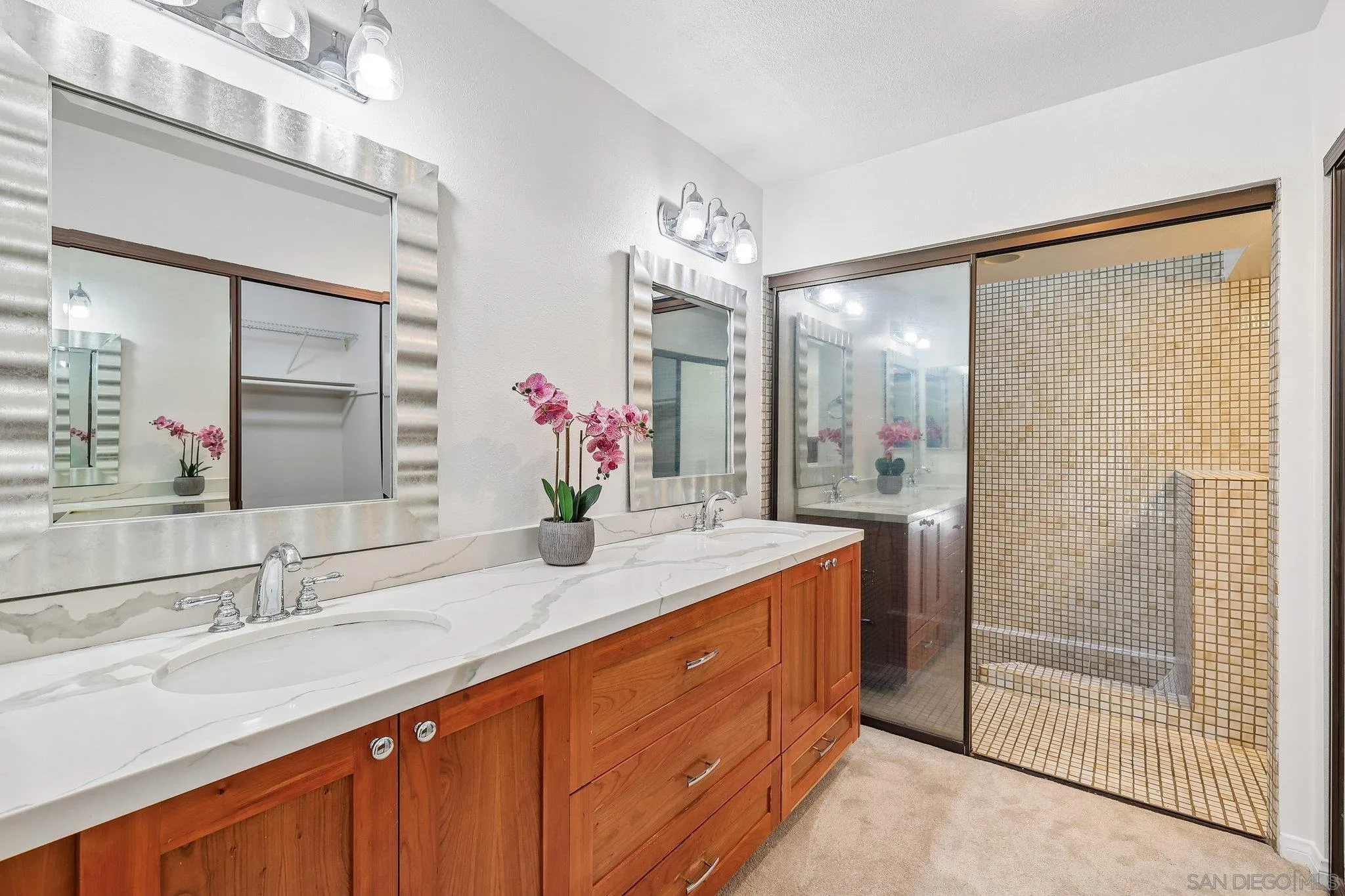 https://cdn.realtyfeed.com/cdn/127/260025685/8f17ba0fee5cb031e29e05bab53feb6d.webp