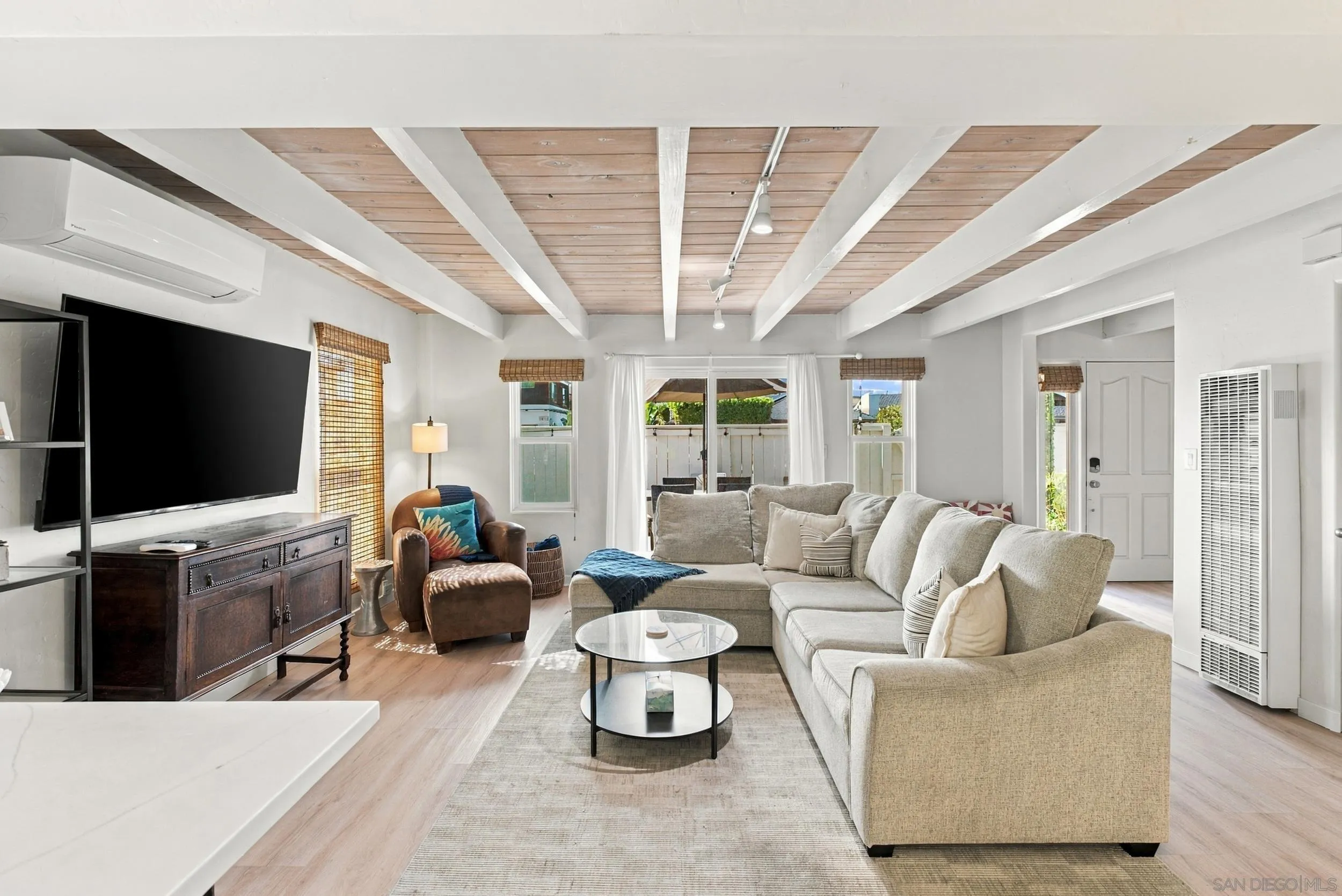 1817-19 Coast Blvd, Del Mar, CA 92014 Living Room for lower unit