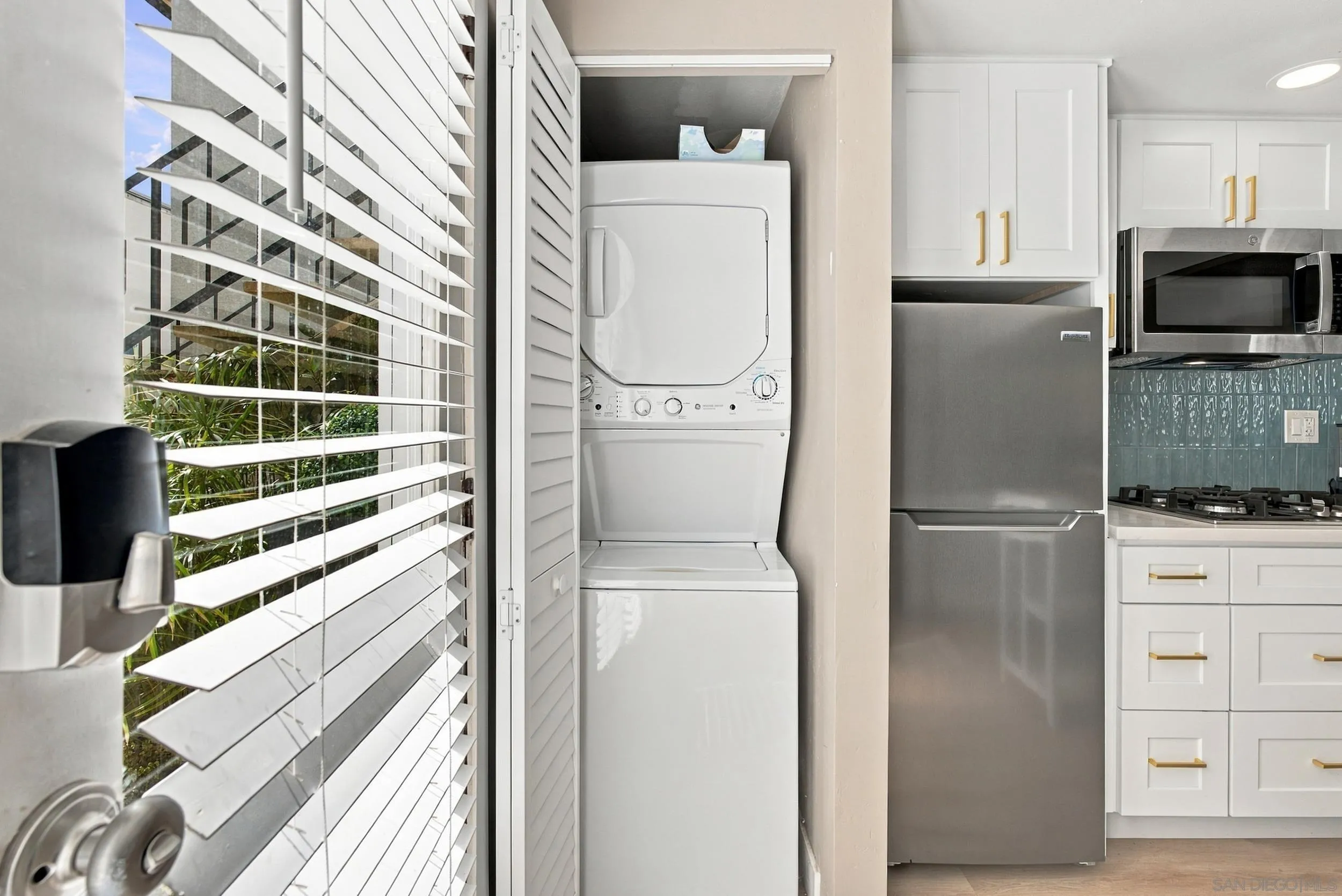 1817-19 Coast Blvd, Del Mar, CA 92014 Laundry for Studio