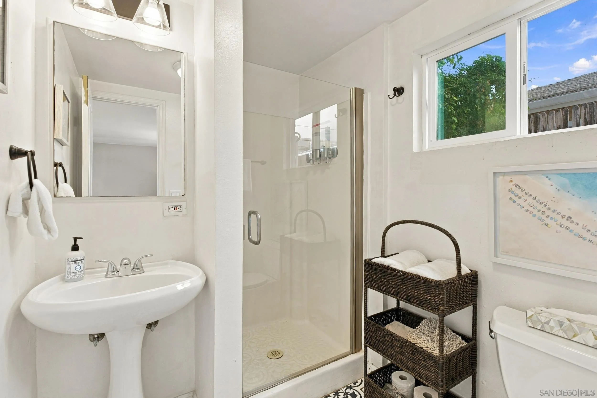 1817-19 Coast Blvd, Del Mar, CA 92014 Bathroom for Studio