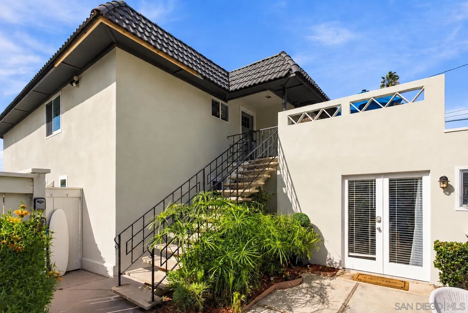 1817-19 Coast Blvd, Del Mar, CA 92014 Stairs to upper unit