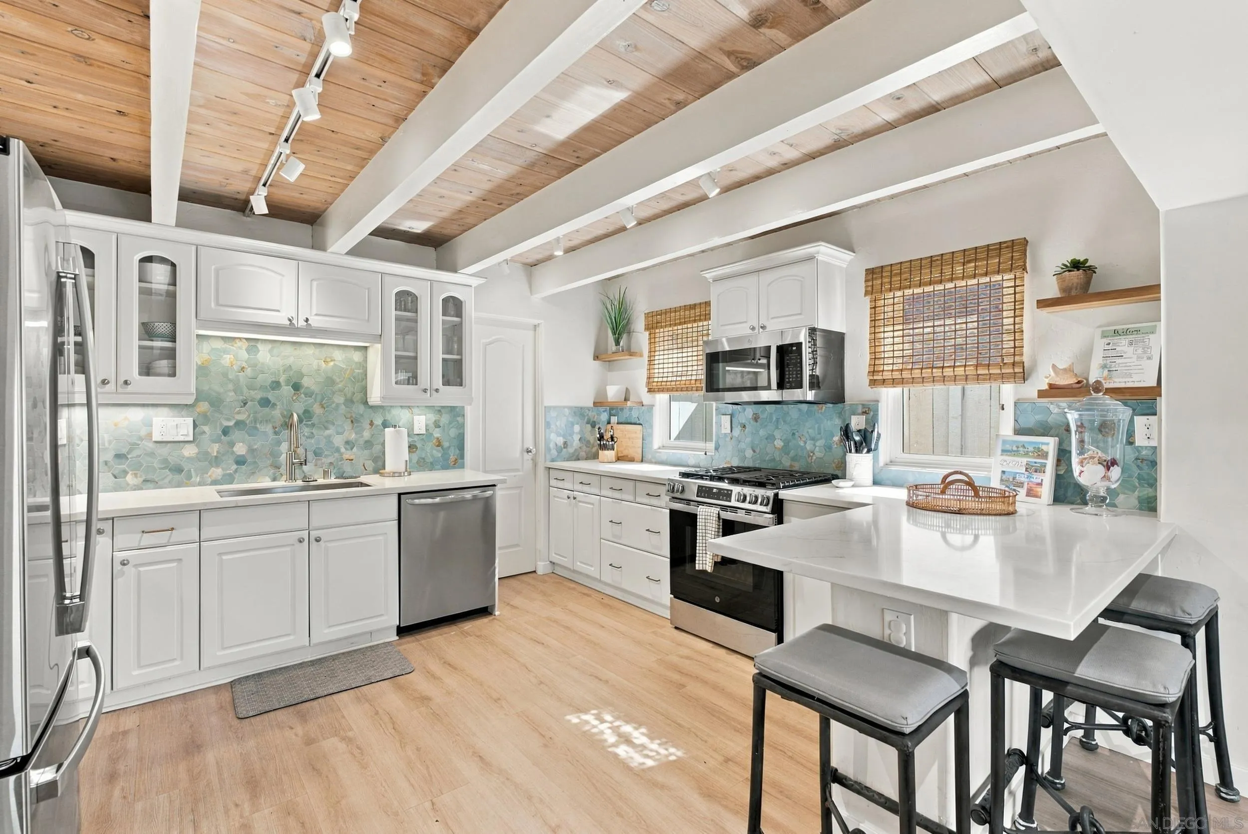 1817-19 Coast Blvd, Del Mar, CA 92014 Kitchen for lower unit