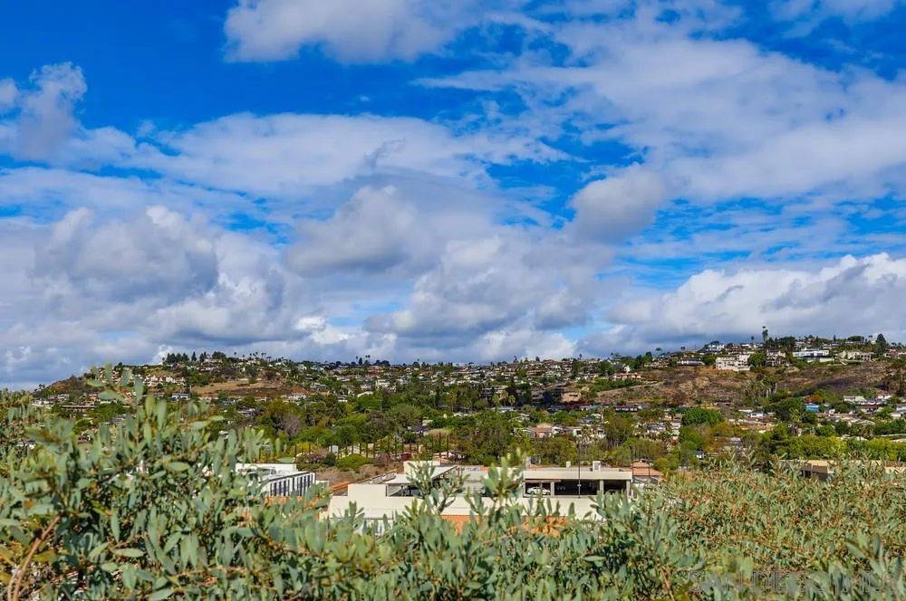 https://cdn.realtyfeed.com/cdn/127/260025700/8ff426b6a19113e8ce669bc4253aa549.webp