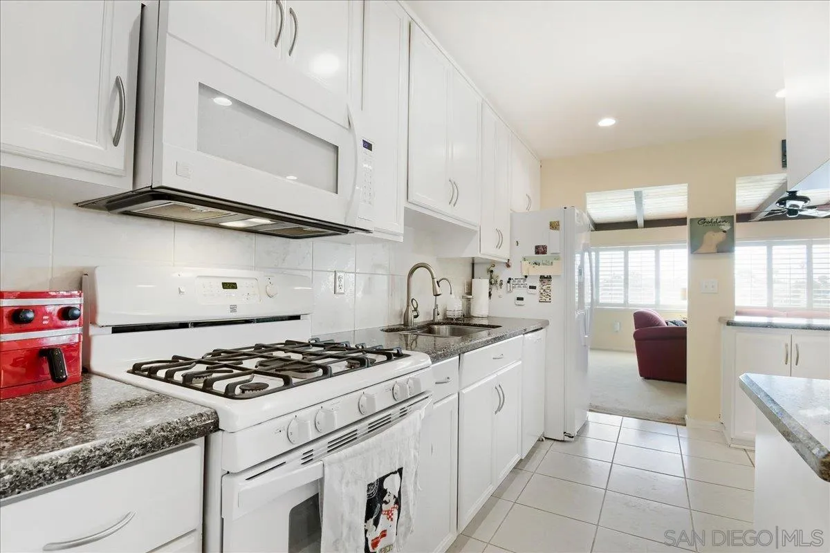 https://cdn.realtyfeed.com/cdn/127/260025716/0a0d229b4c18e84af10de55a498c8f74.webp