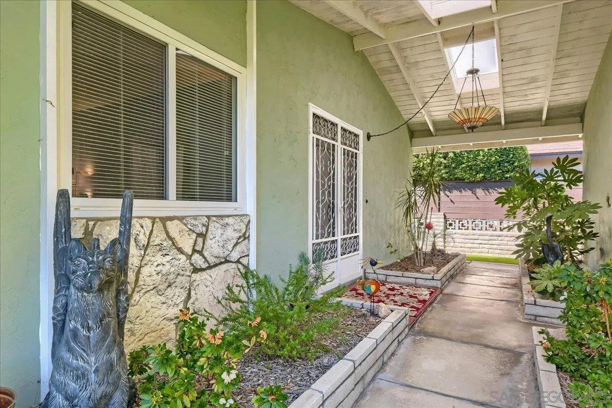 https://cdn.realtyfeed.com/cdn/127/260025716/94160f2a4cb595a2704bde34d063a35b.webp