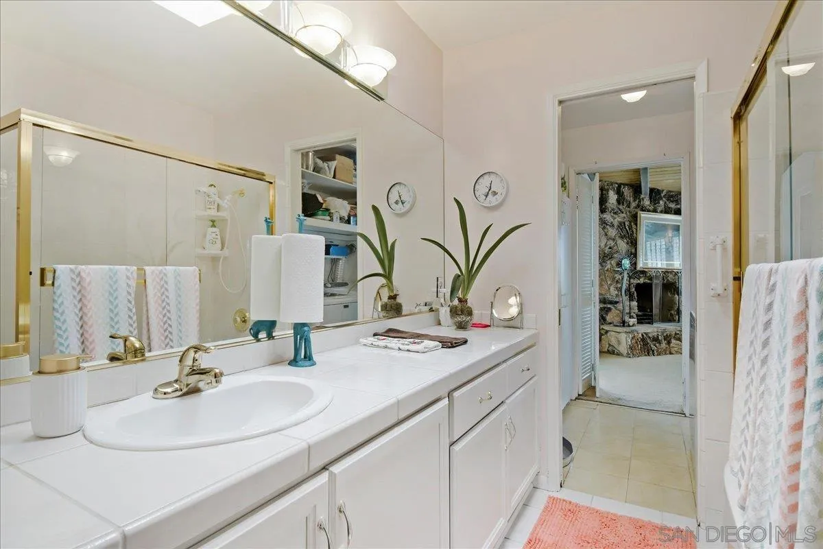 https://cdn.realtyfeed.com/cdn/127/260025716/f4ab4973e6935d7ce089255dc62513db.webp