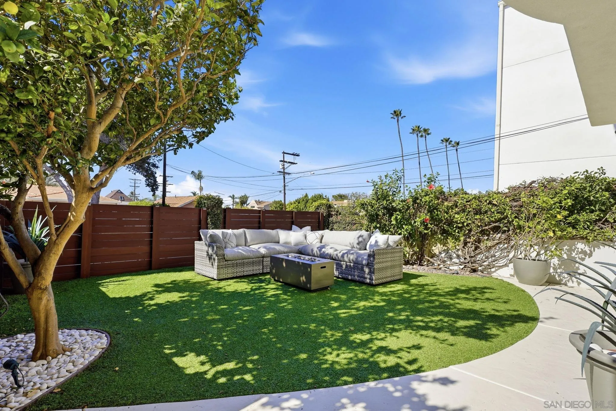 7235 Fay Ave, La Jolla, CA 92037 7235 Fay Ave, La Jolla, CA 92037