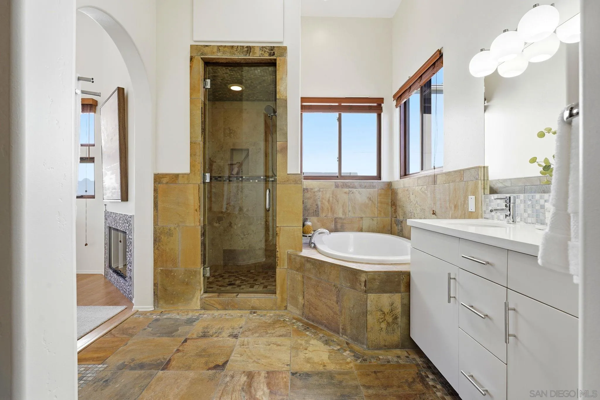 7235 Fay Ave, La Jolla, CA 92037 7235 Fay Ave, La Jolla, CA 92037