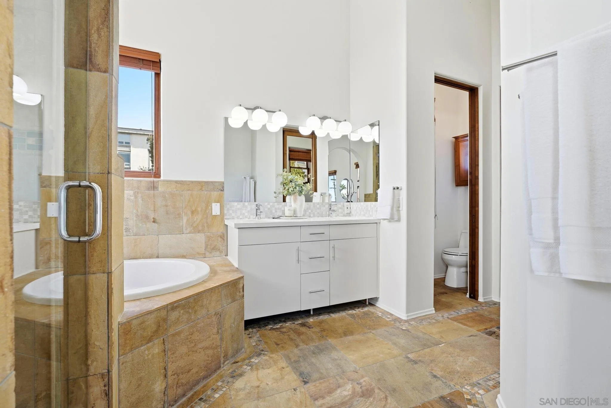 7235 Fay Ave, La Jolla, CA 92037 7235 Fay Ave, La Jolla, CA 92037