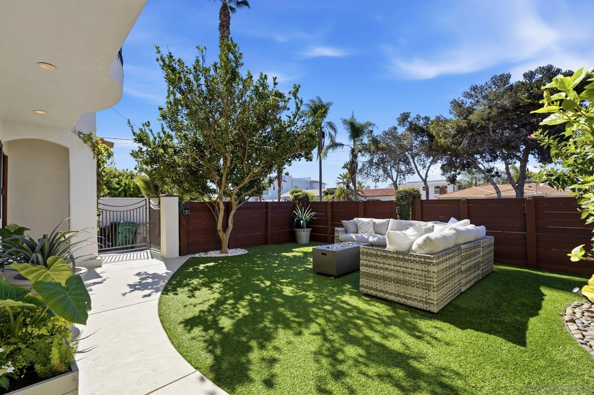 7235 Fay Ave, La Jolla, CA 92037 7235 Fay Ave, La Jolla, CA 92037