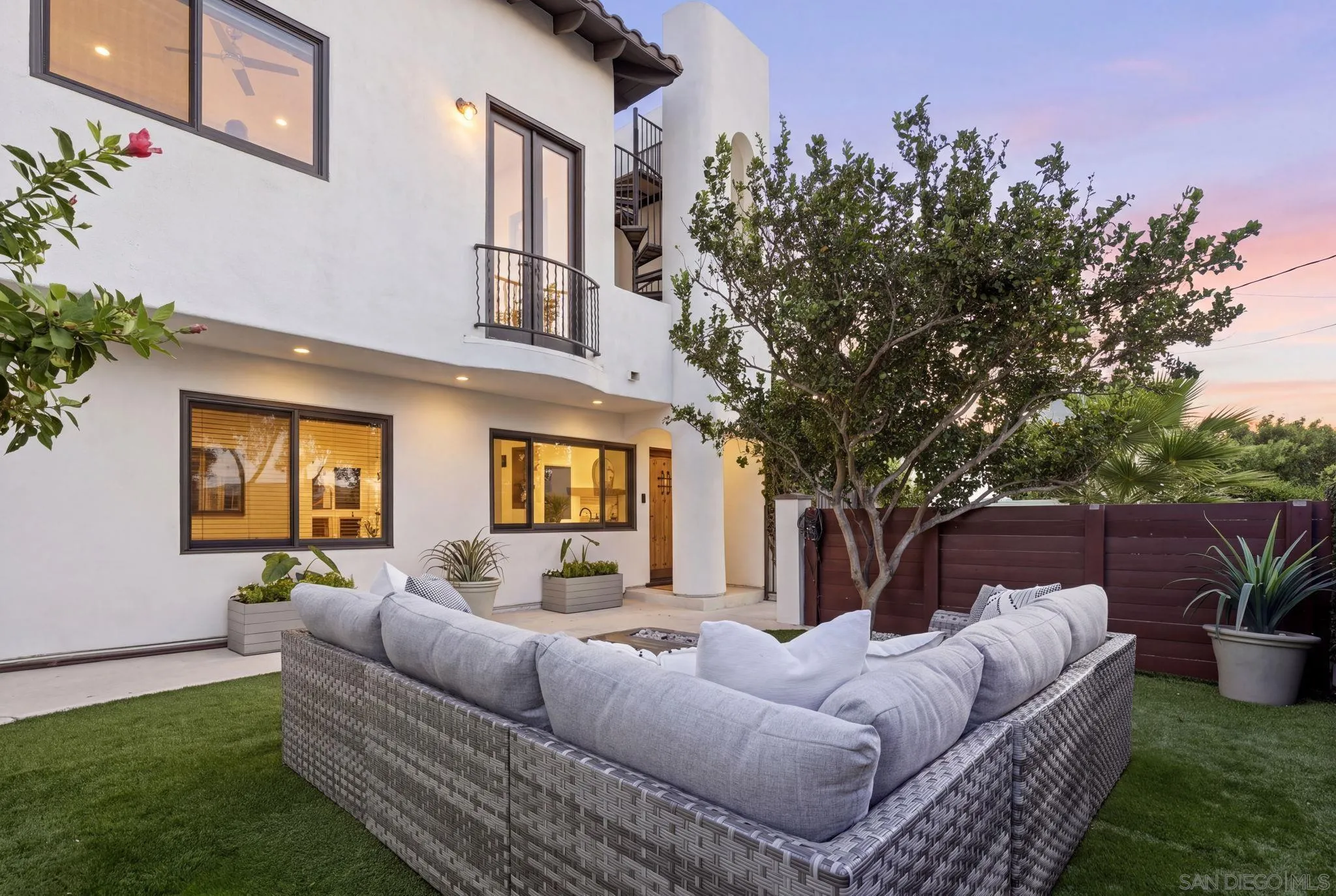 7235 Fay Ave, La Jolla, CA 92037 7235 Fay Ave, La Jolla, CA 92037