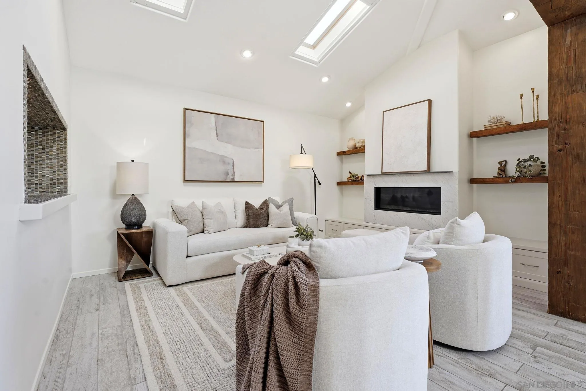 7235 Fay Ave, La Jolla, CA 92037 7235 Fay Ave, La Jolla, CA 92037