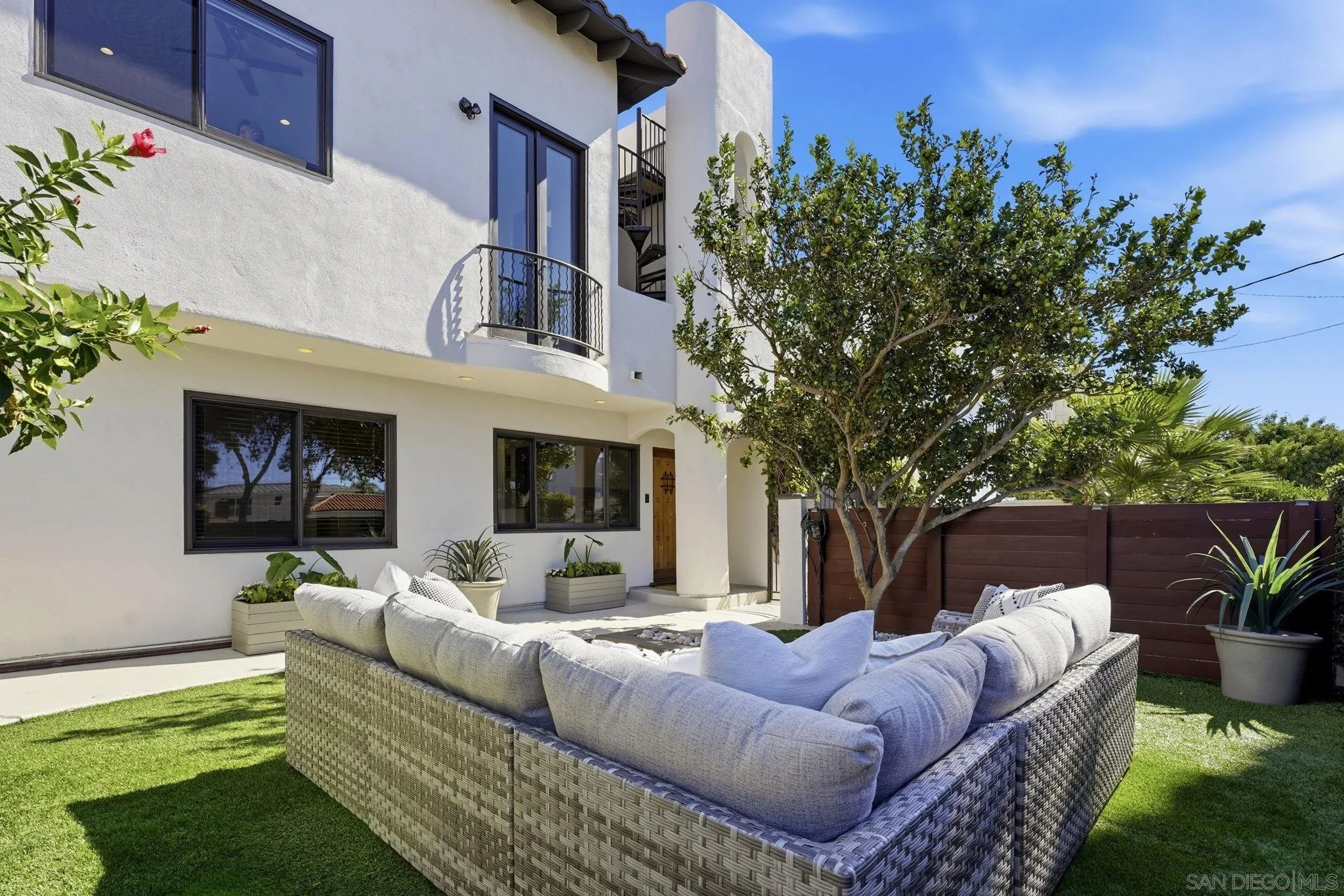 7235 Fay Ave, La Jolla, CA 92037 7235 Fay Ave, La Jolla, CA 92037
