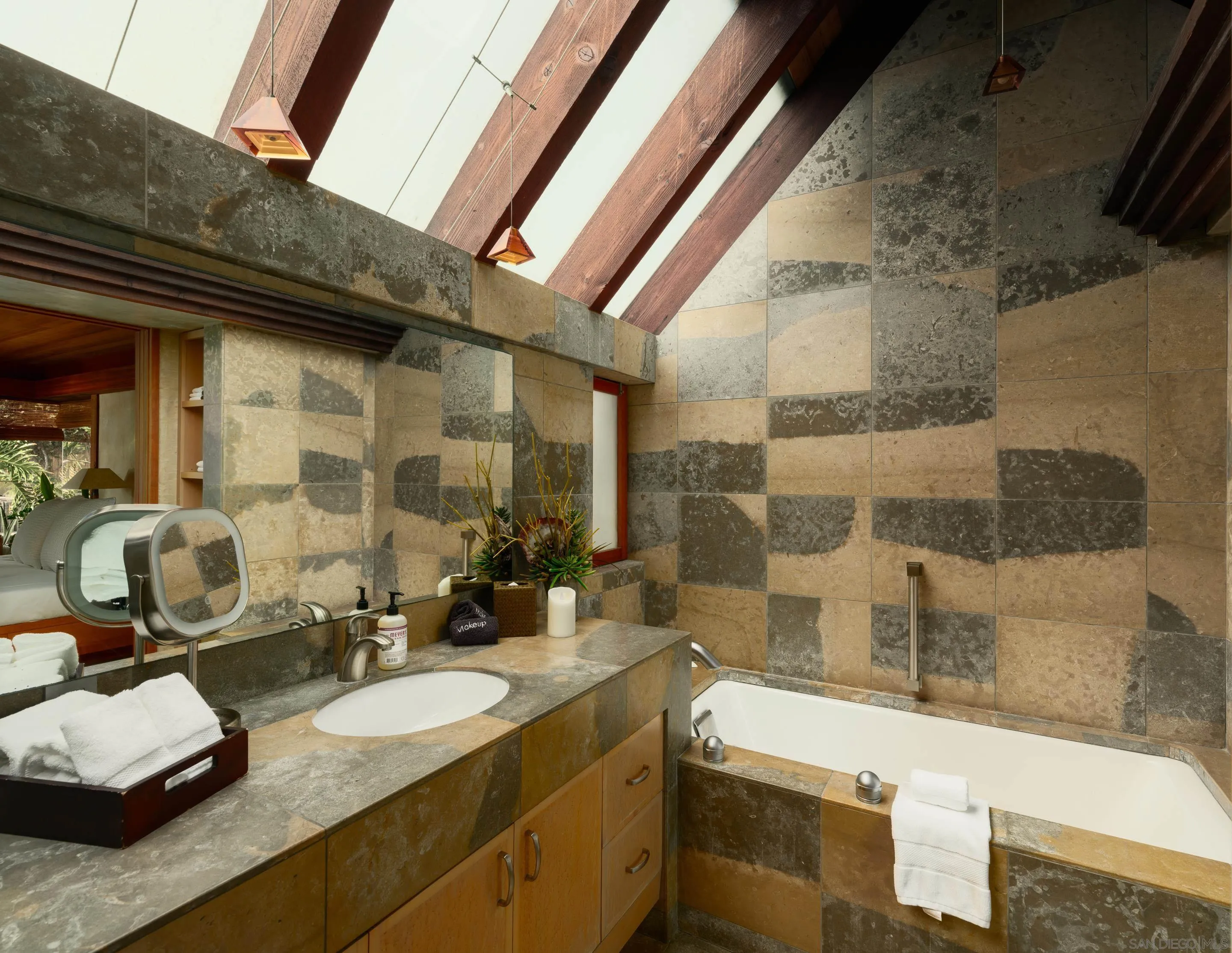 6621 Neptune Place, La Jolla, CA 92037 6621 Neptune Place, La Jolla, CA 92037