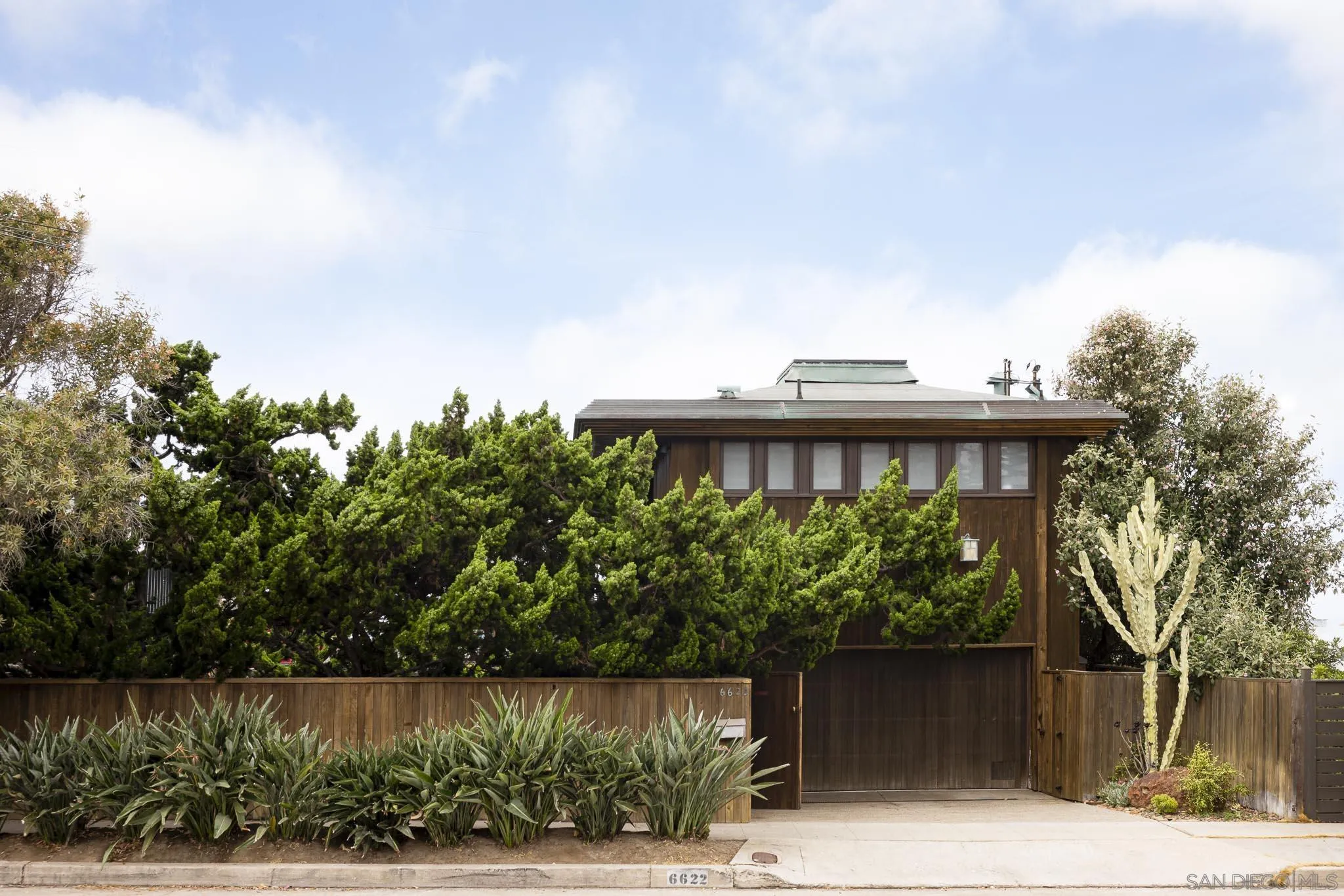 6621 Neptune Place, La Jolla, CA 92037 6621 Neptune Place, La Jolla, CA 92037