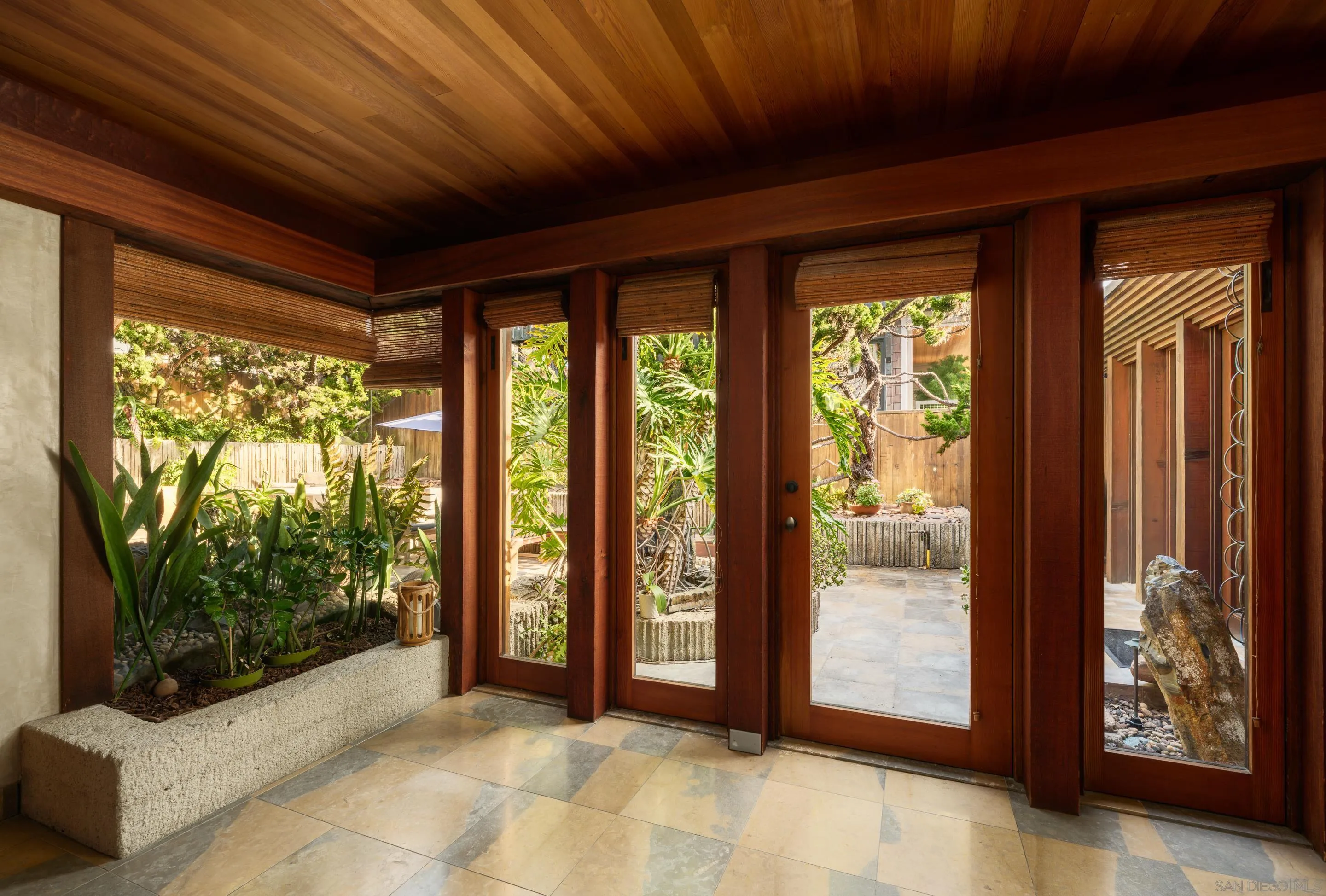 6621 Neptune Place, La Jolla, CA 92037