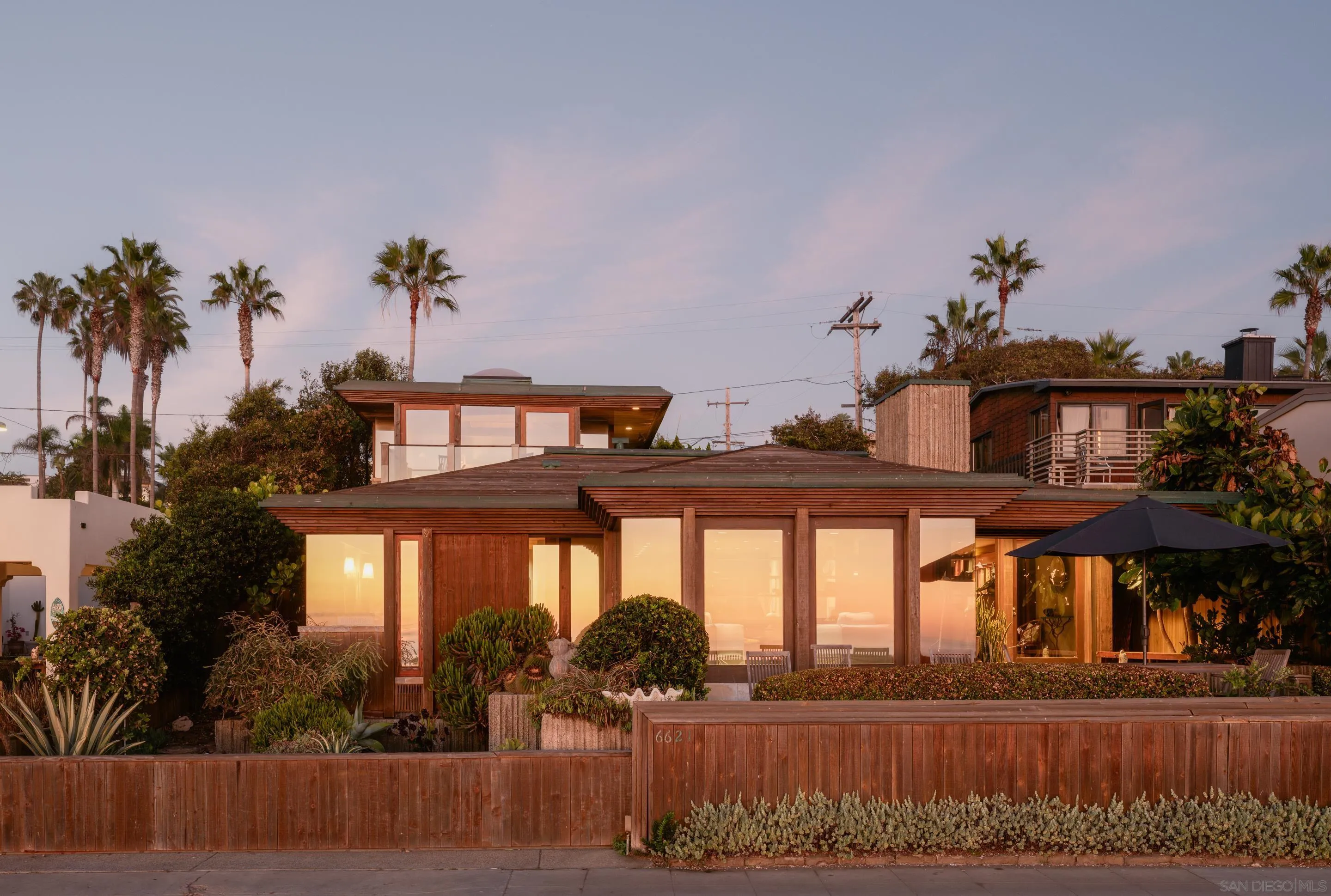 6621 Neptune Place