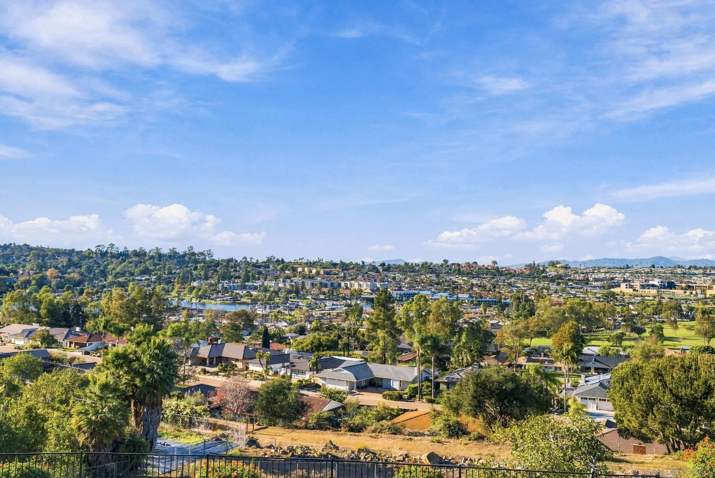 https://cdn.realtyfeed.com/cdn/127/260025734/61ea7461d3e35189e68eadd12358effe.webp
