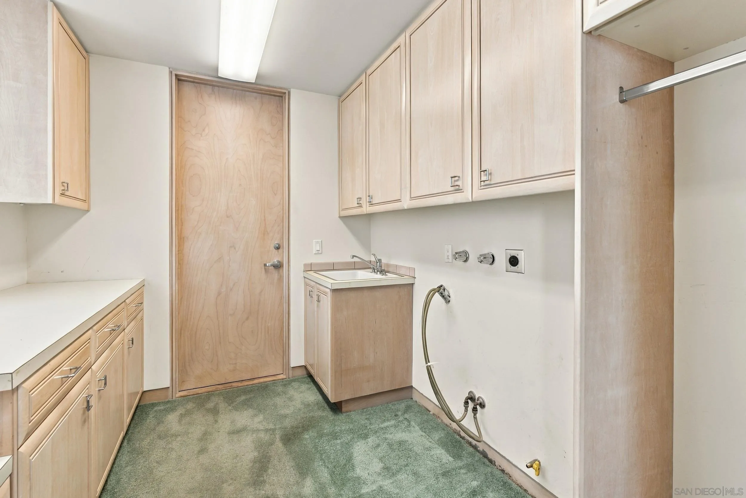 https://cdn.realtyfeed.com/cdn/127/260025734/a2cf2631a1920b4c22d36f3e509e1619.webp
