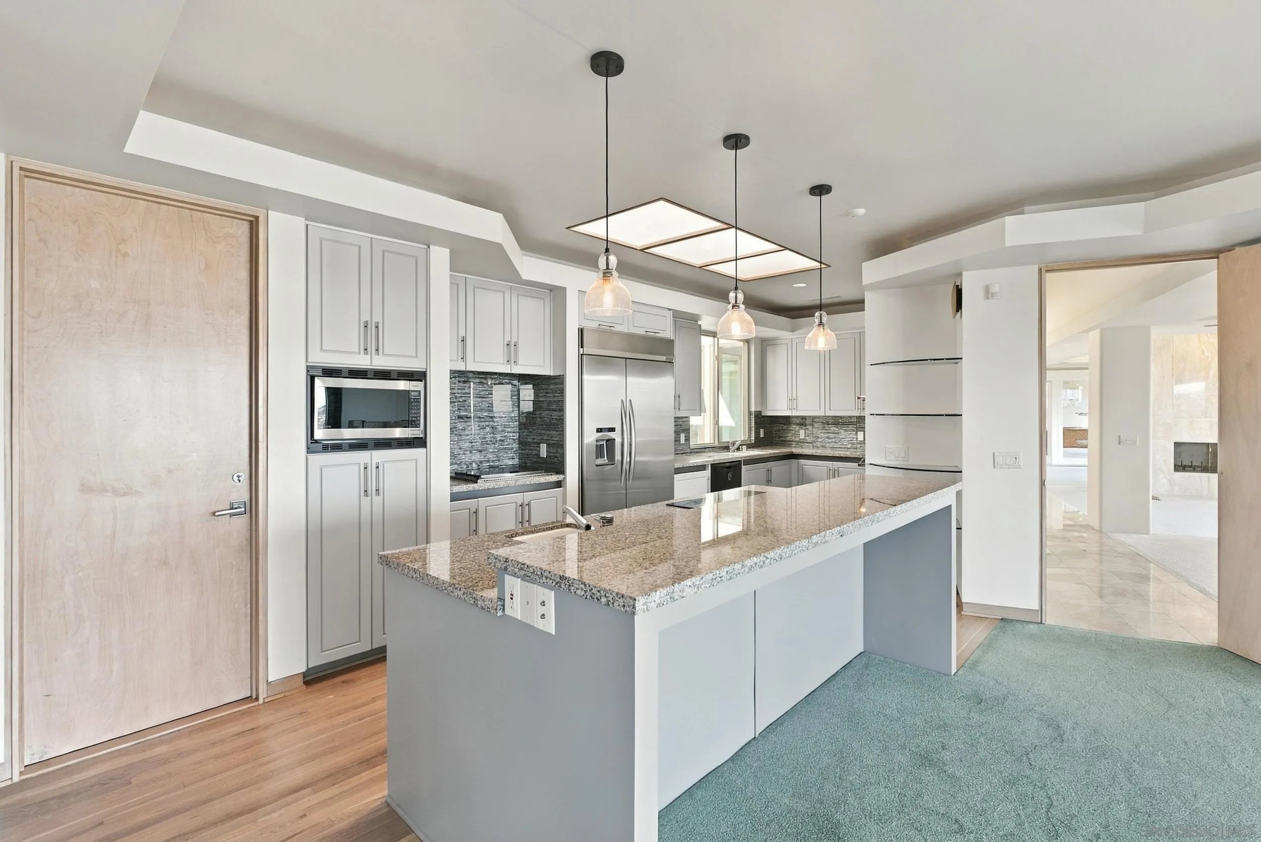 https://cdn.realtyfeed.com/cdn/127/260025734/ca4b45d551584724942454cb5d0f2ffb.webp