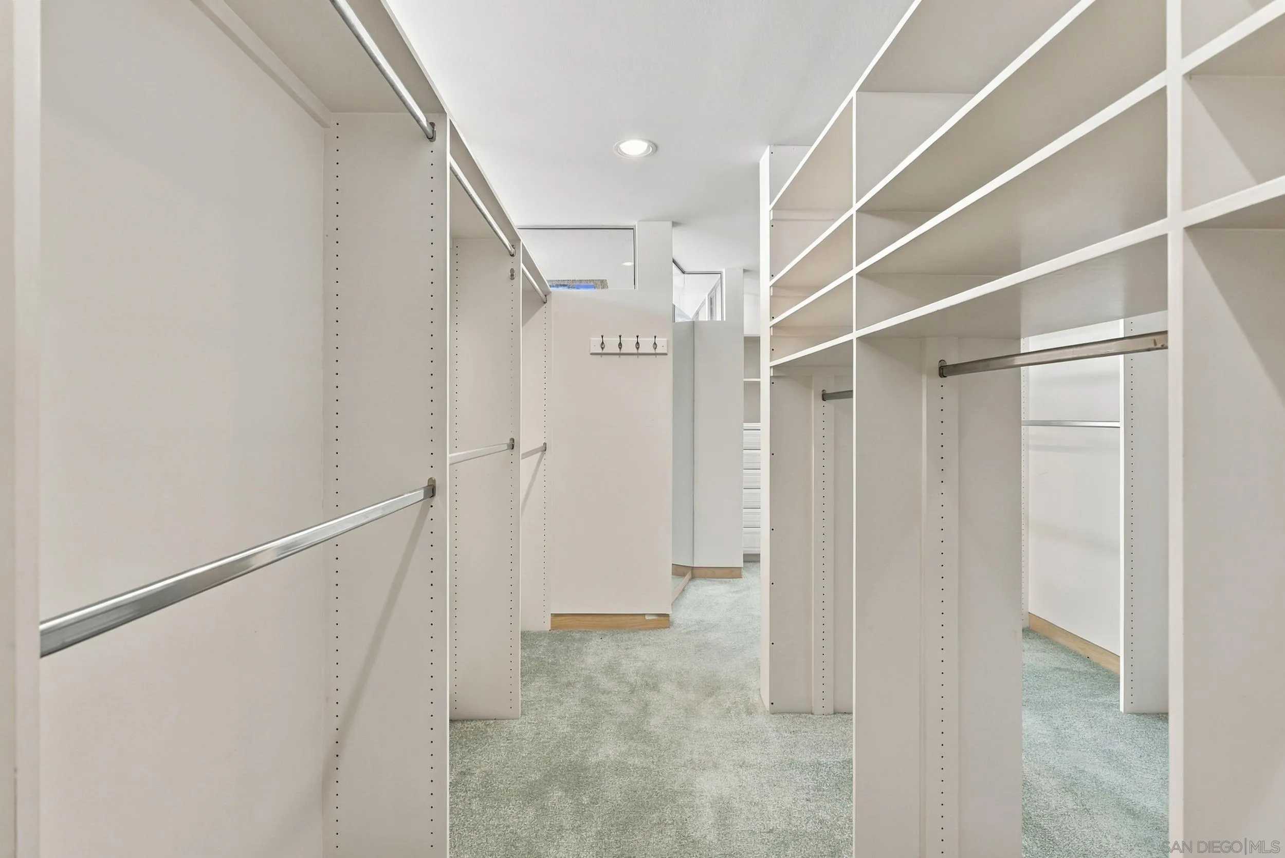 https://cdn.realtyfeed.com/cdn/127/260025734/d23c7713aef7b9cc69e369389005cc07.webp
