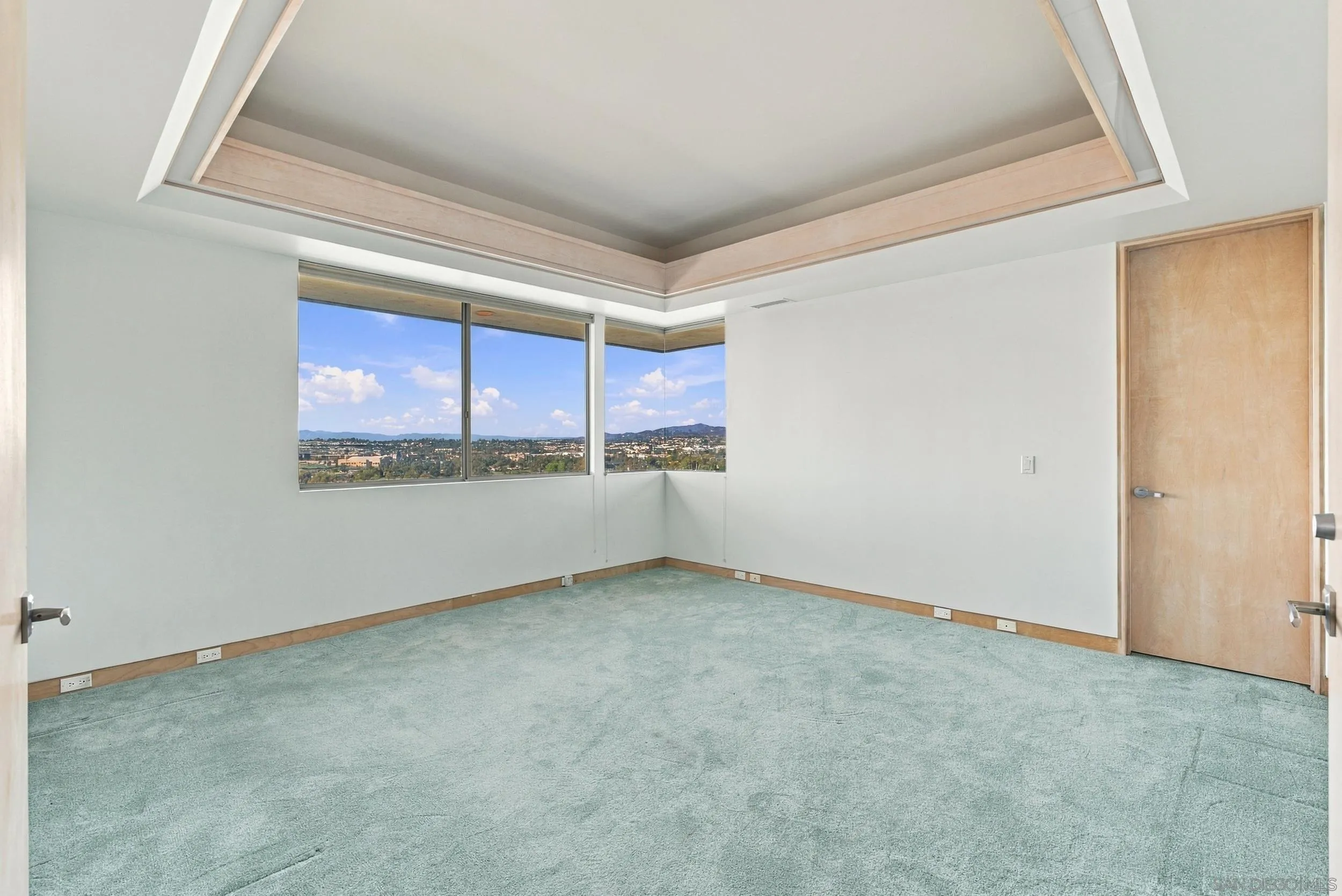 https://cdn.realtyfeed.com/cdn/127/260025734/f5bf86aa5bf52f44518764913882b1be.webp