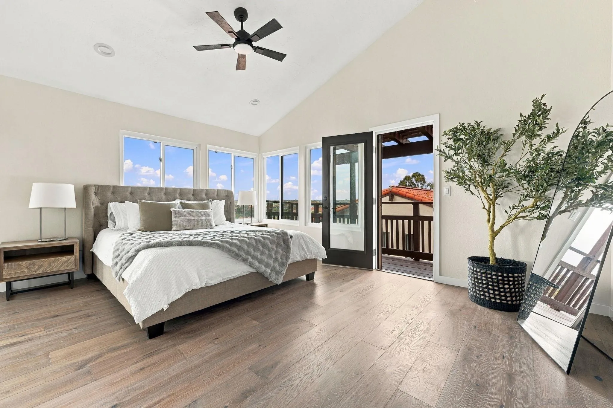 4008 Ampudia St, San Diego, CA 92110 4008 Ampudia St, San Diego, CA 92110