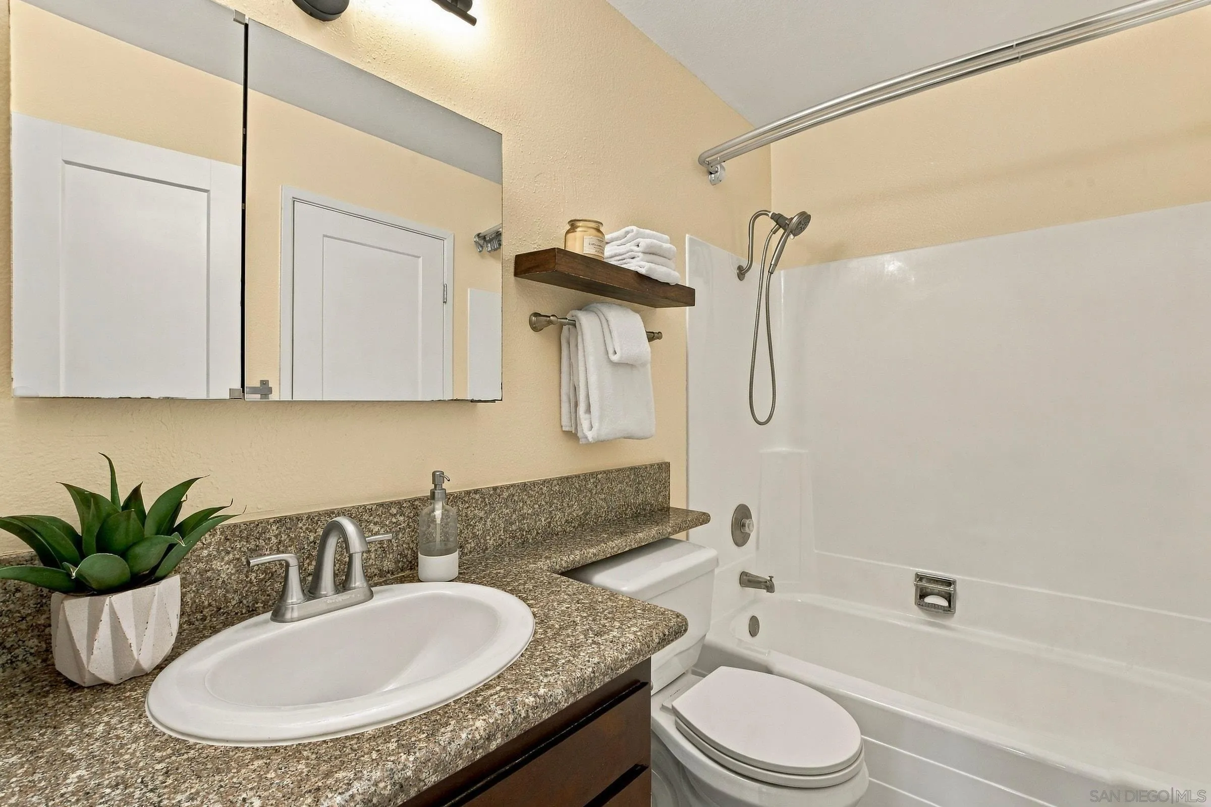 9645 Easter Way, San Diego, CA 92121 9645 Easter Way, San Diego, CA 92121