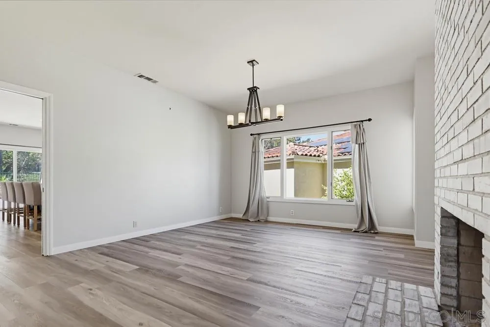https://cdn.realtyfeed.com/cdn/127/260025749/58b1b51bb1b7530fb49278ec1acf2004.webp
