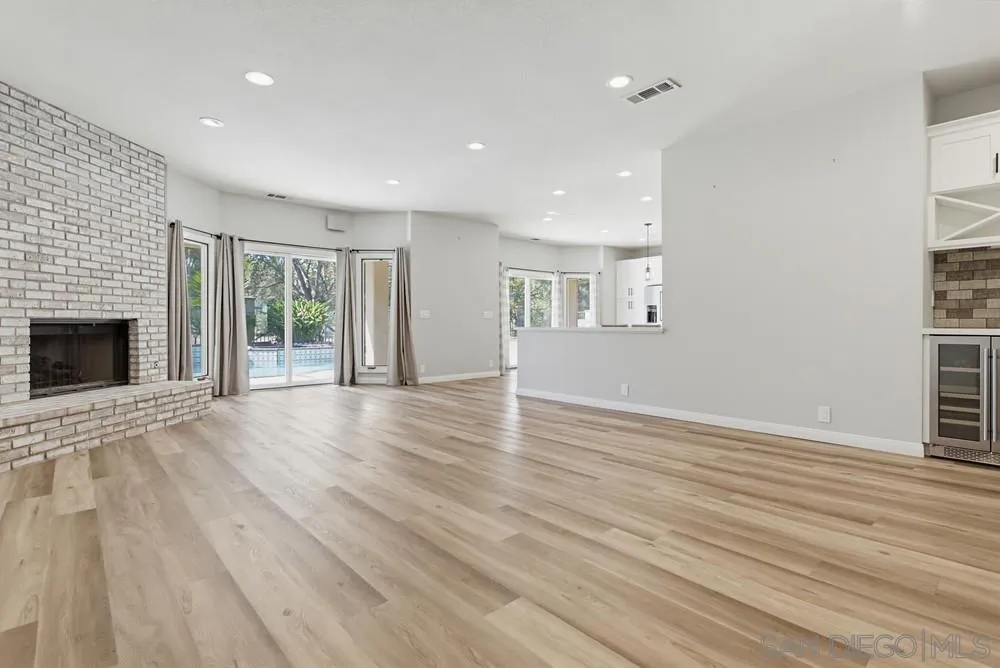 https://cdn.realtyfeed.com/cdn/127/260025749/ccfaa1c44d0d190aec4f923db0cc88d9.webp