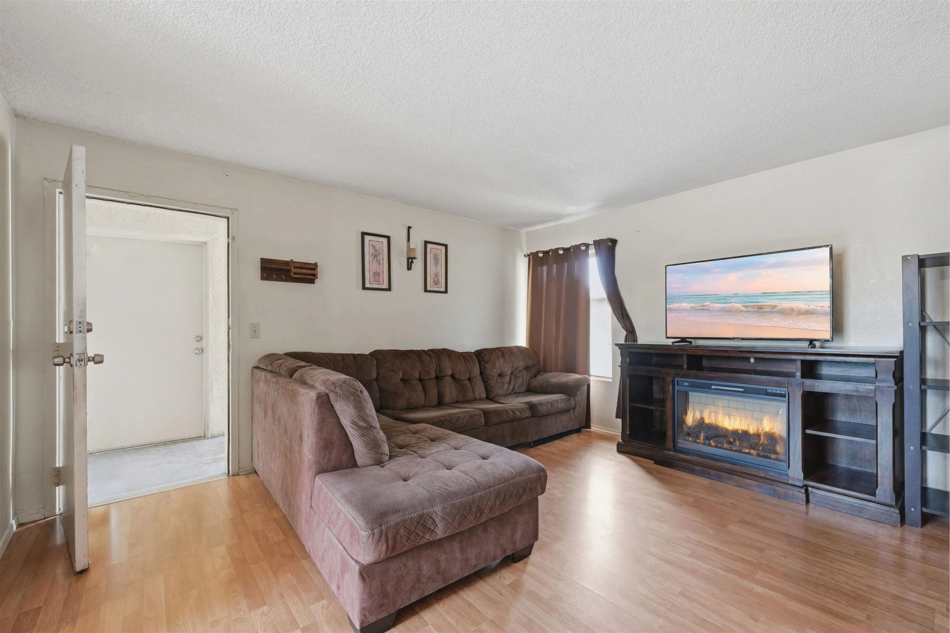 2036 Canyon Dr, Oceanside, CA 92054 2036 Canyon Dr, Oceanside, CA 92054