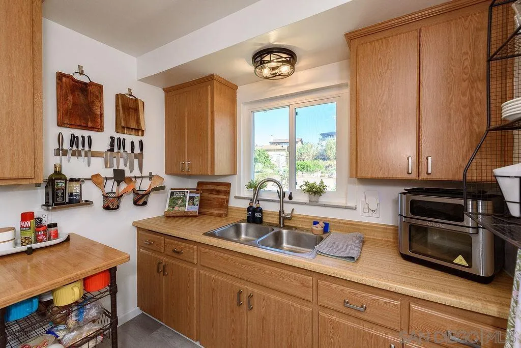 6026 Schuyler, San Diego, CA 92139 6026 Schuyler, San Diego, CA 92139