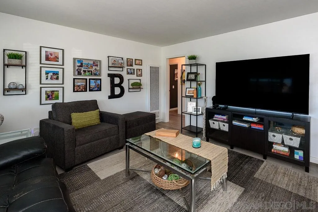 6026 Schuyler, San Diego, CA 92139 6026 Schuyler, San Diego, CA 92139