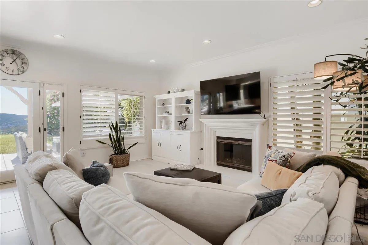 1919 Alderwood Cir, Vista, CA 92081 1919 Alderwood Cir, Vista, CA 92081