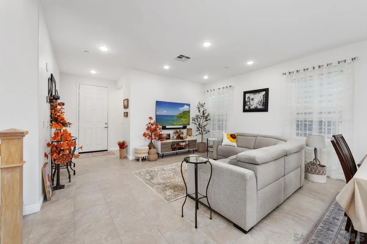 8681 Camden Drive, Santee, CA 92071 8681 Camden Drive, Santee, CA 92071