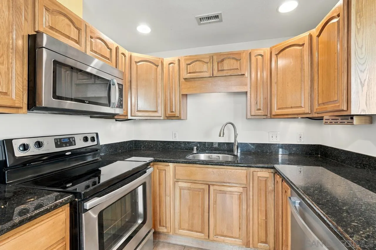 3890 Nobel, #1403, San Diego, CA 92122 3890 Nobel, #1403, San Diego, CA 92122