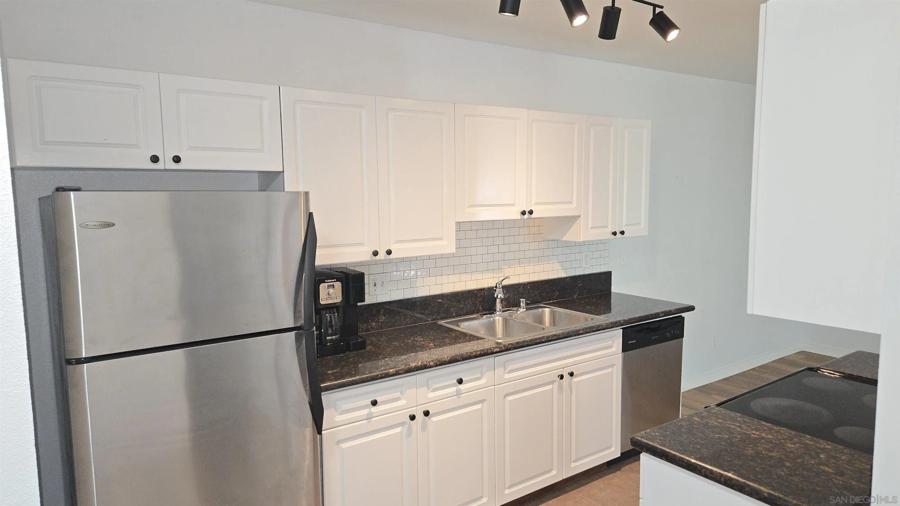 https://cdn.realtyfeed.com/cdn/127/260025791/0a9722c5983aa2d86bca70fa20d5eeff.webp