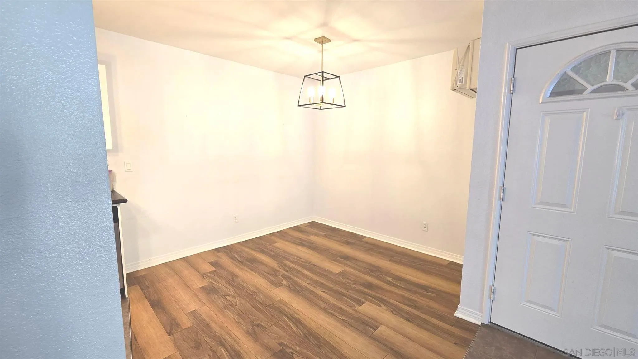 https://cdn.realtyfeed.com/cdn/127/260025791/b7f2d74e86014c81df2742aaa2cdd3a2.webp