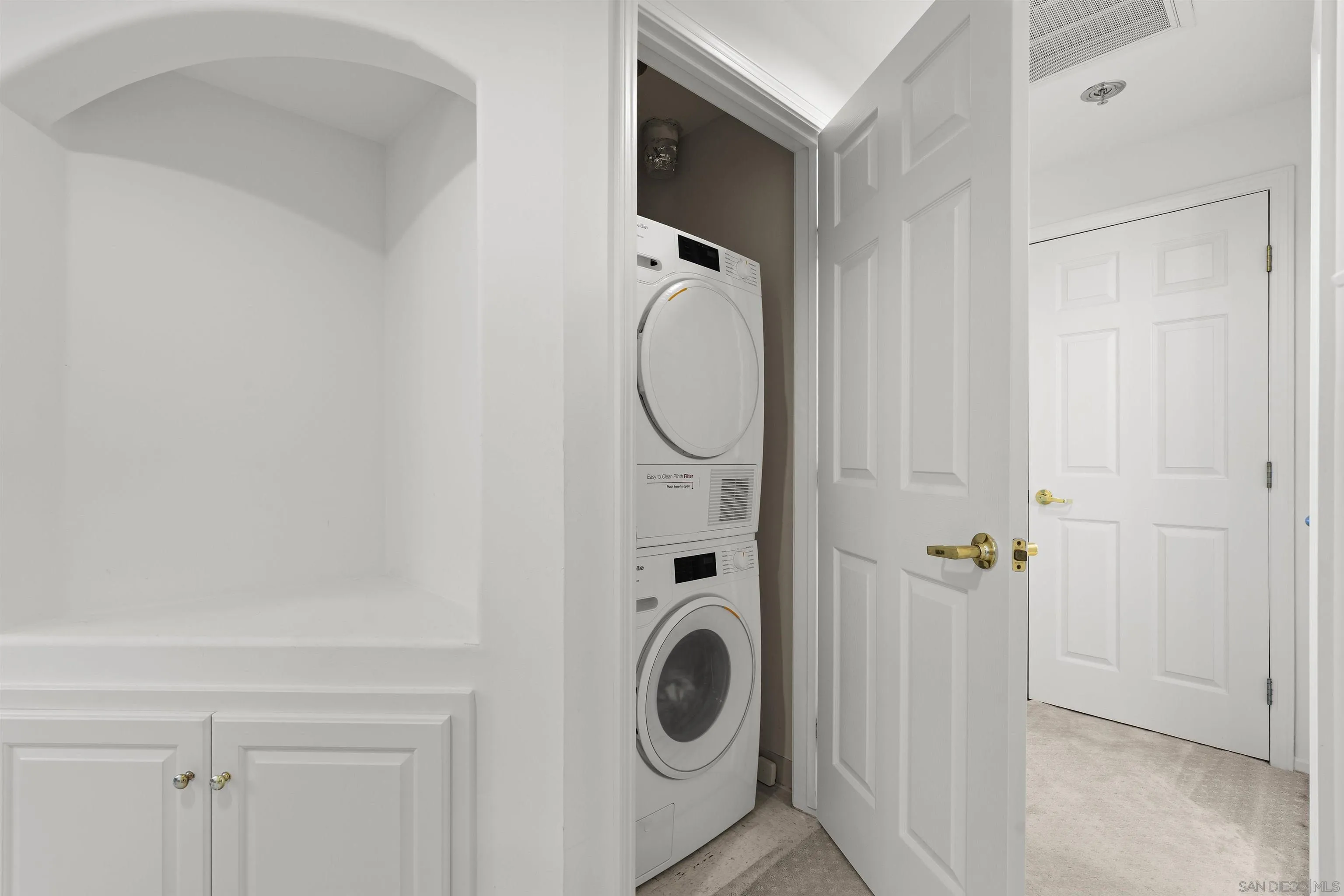 https://cdn.realtyfeed.com/cdn/127/260025799/8c1cf3fcfed50b5e50fcab41b98c7d5d.webp
