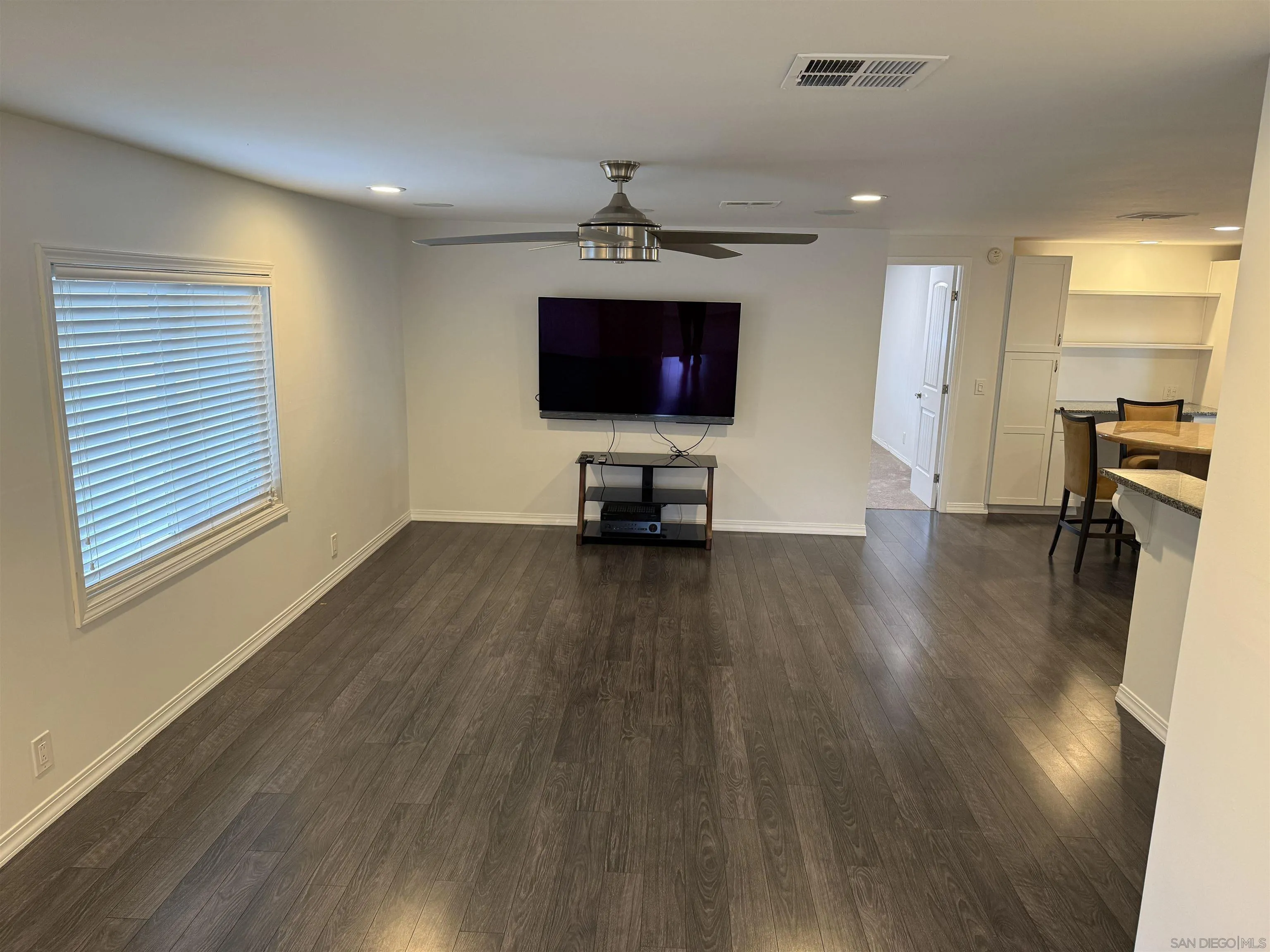 https://cdn.realtyfeed.com/cdn/127/2600258/1ee5153fdfaf32806c7e70f3276f18c9.webp